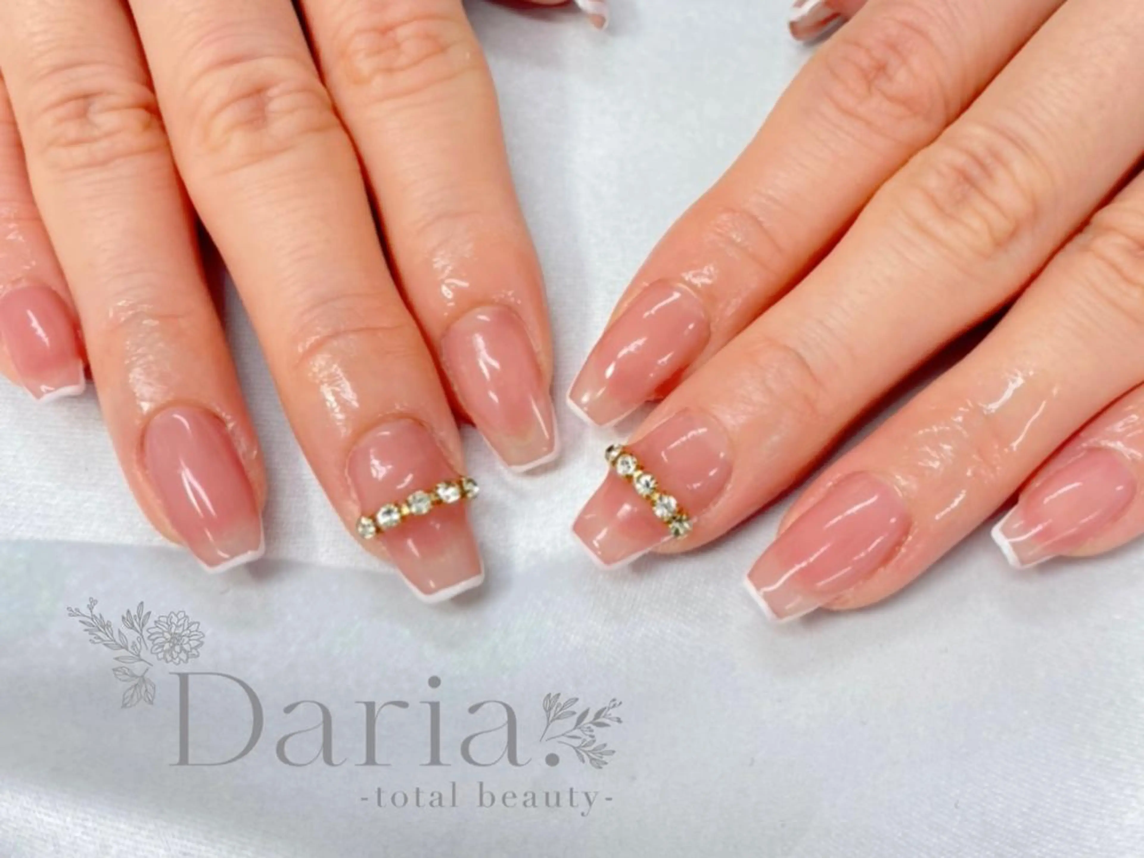 ネイル フレンチネイル Daria. nailのマツエク・マツパデザイン