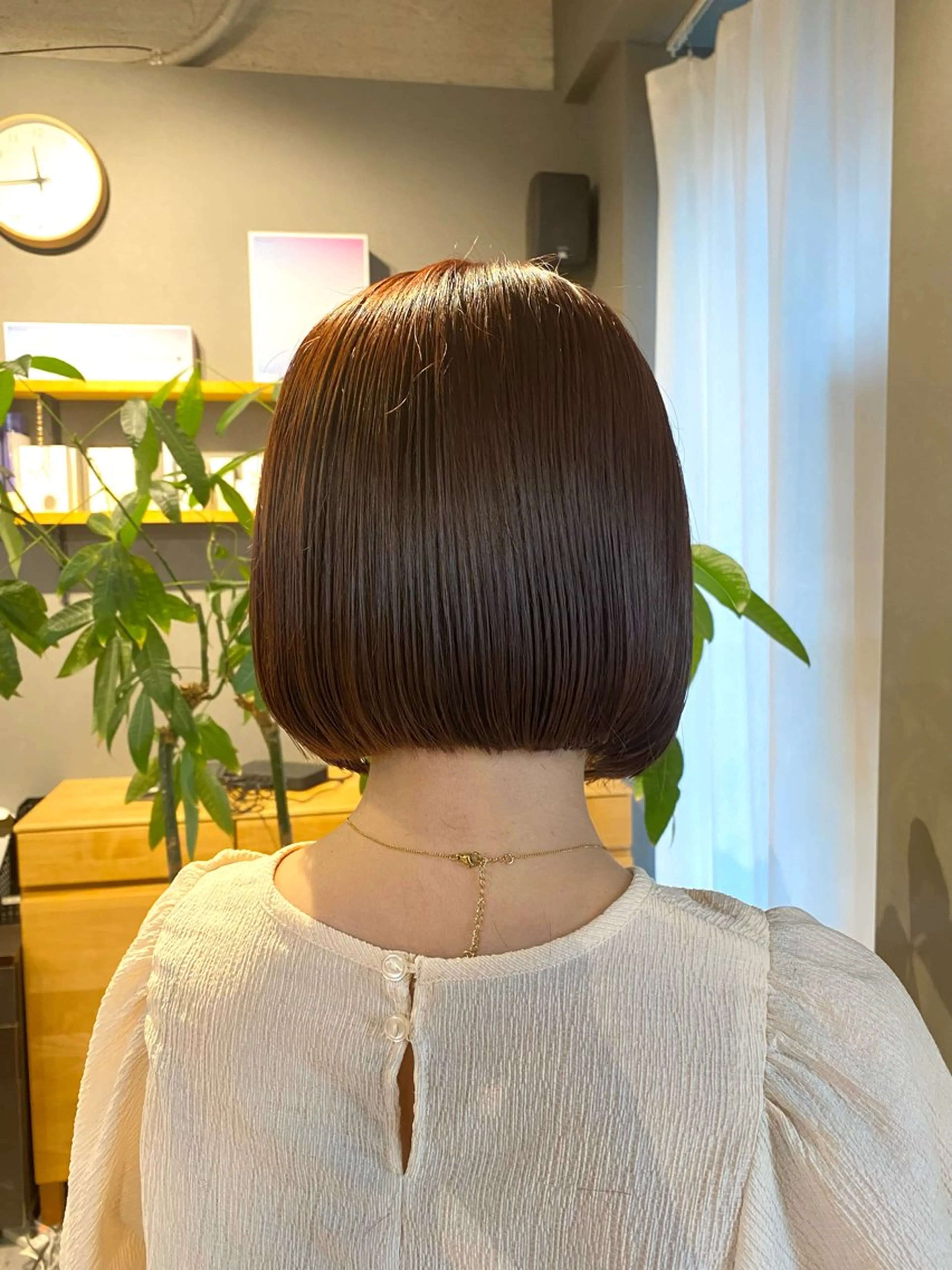 ショート カラー ベージュカラー オリーブベージュ ボブ benji 福間所属・丸(マル) ／ショートボブのヘアスタイル