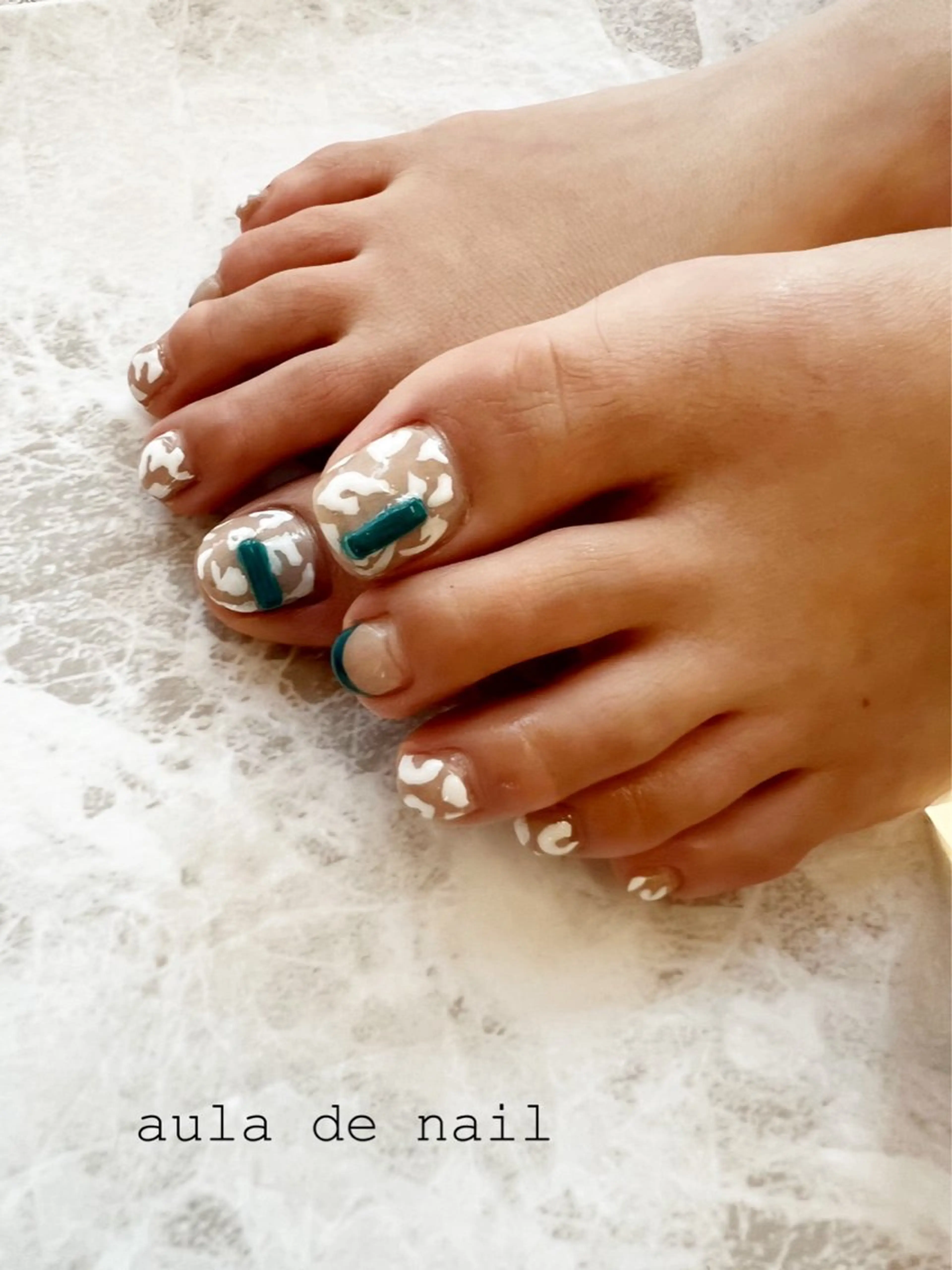 ネイル アニマル柄 ブルー フットネイル フットネイル auladenail アウラデネイルのネイルデザイン