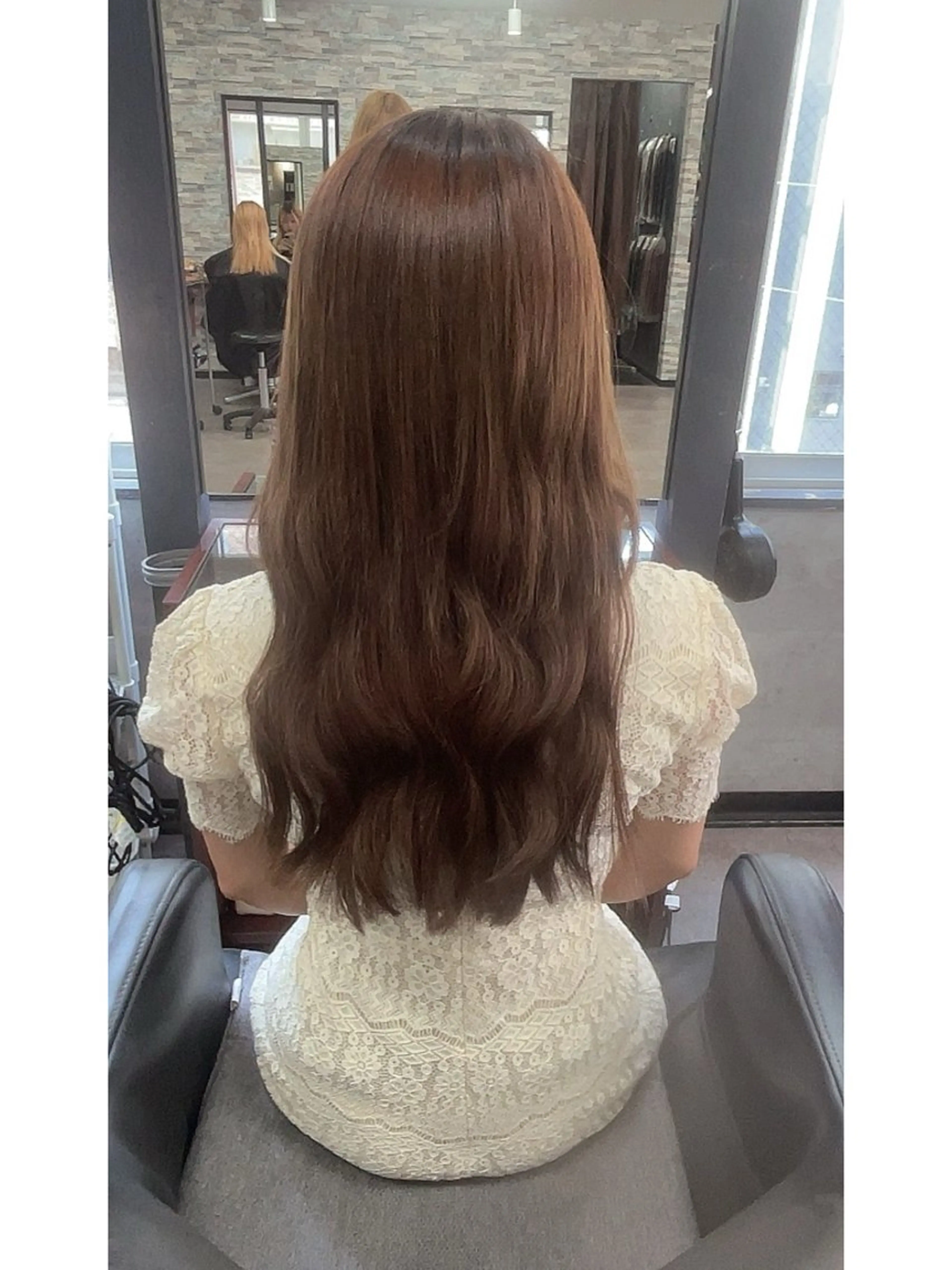 ロング カラー ヘアアレンジ シールエクステ バレイヤージュ ベージュカラー ブリーチ ケアブリーチ ヘアカラー エクステ M. KURUMIのヘアスタイル