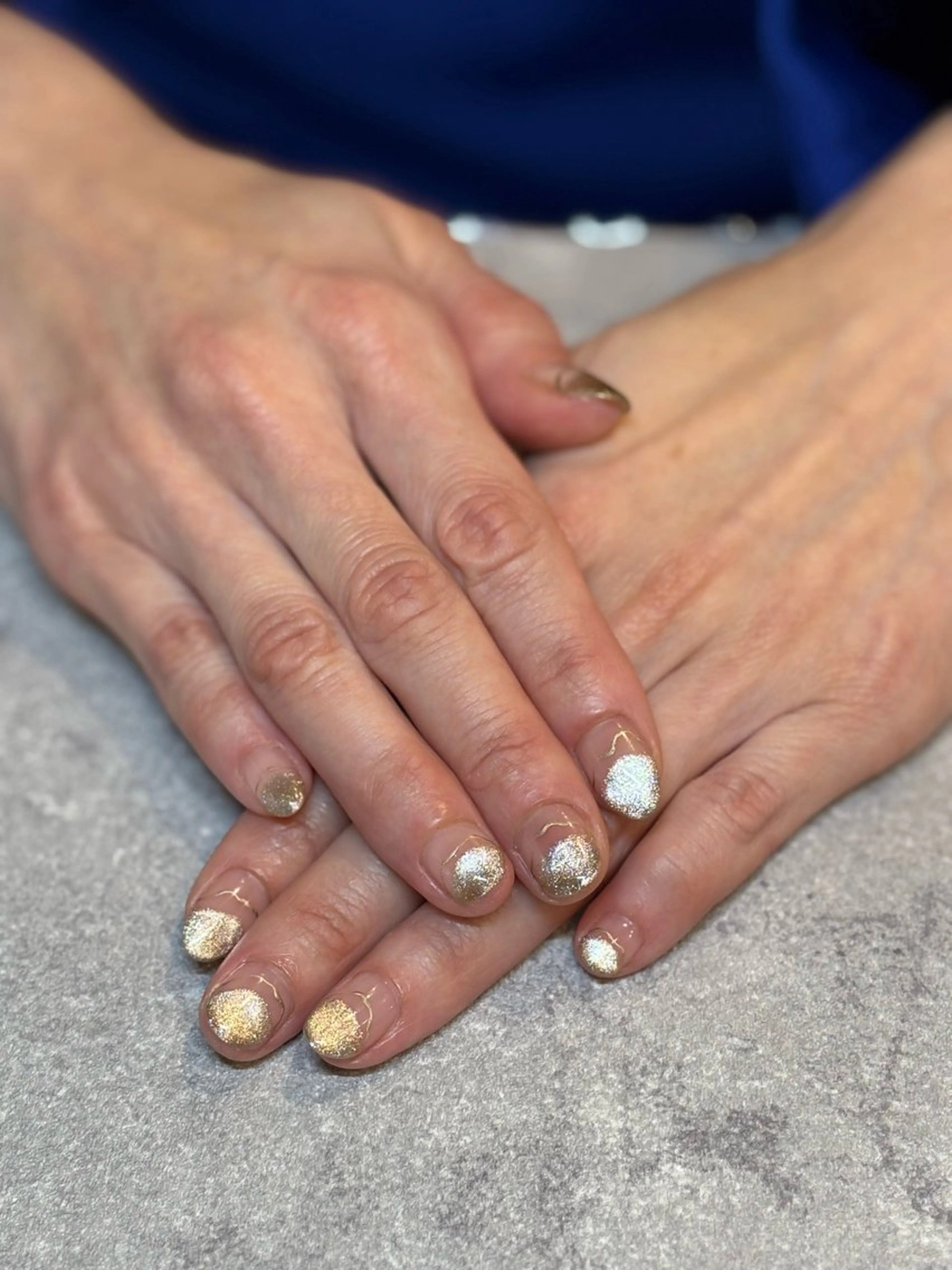 ネイル マグネットネイル ニュアンスネイル 冬ネイル クリスマス Minamo 🩵のネイルデザイン