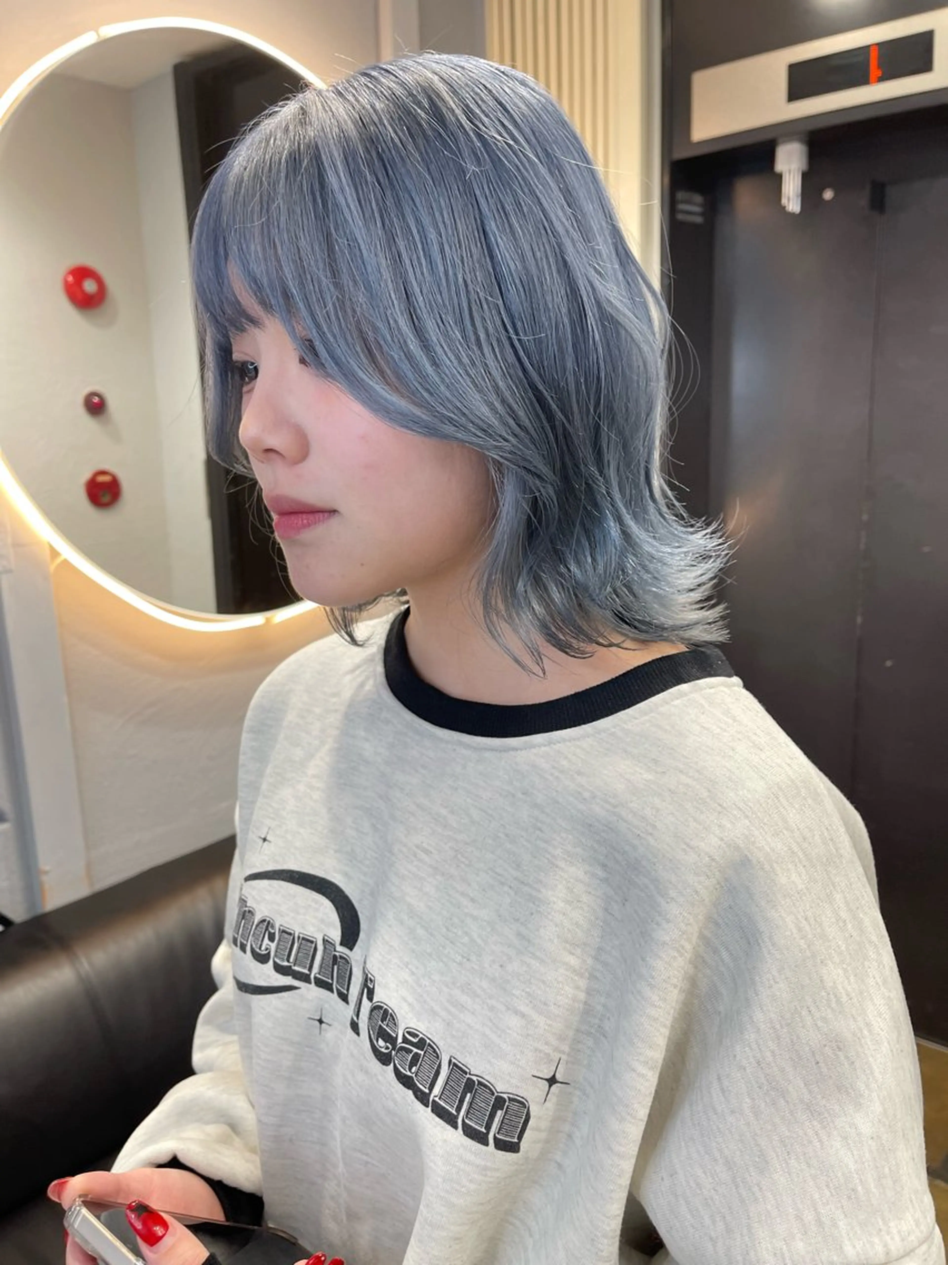 ミディアム カラー ブリーチ ケアブリーチ デザインカラー ダブルカラー イヤリングカラー ヘアカラー トリートメント TATSUブリーチ/ ミルクティーベージュのヘアスタイル