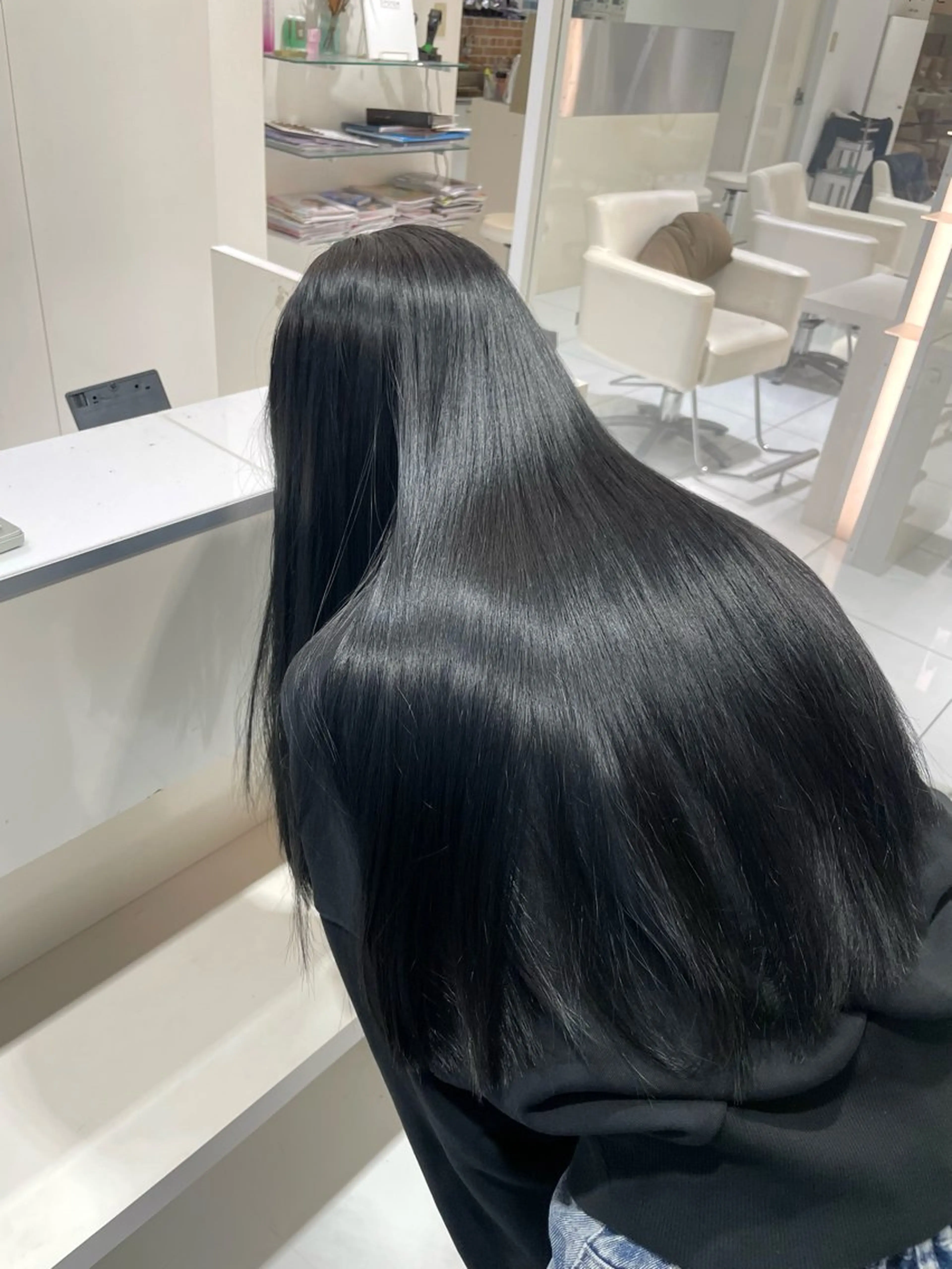 ロング カラー 黒髪 髪質改善 ロング トリートメント ヘアカラー トリートメント motel所属・雰囲気引き出す ✨大人レディのヘアスタイル