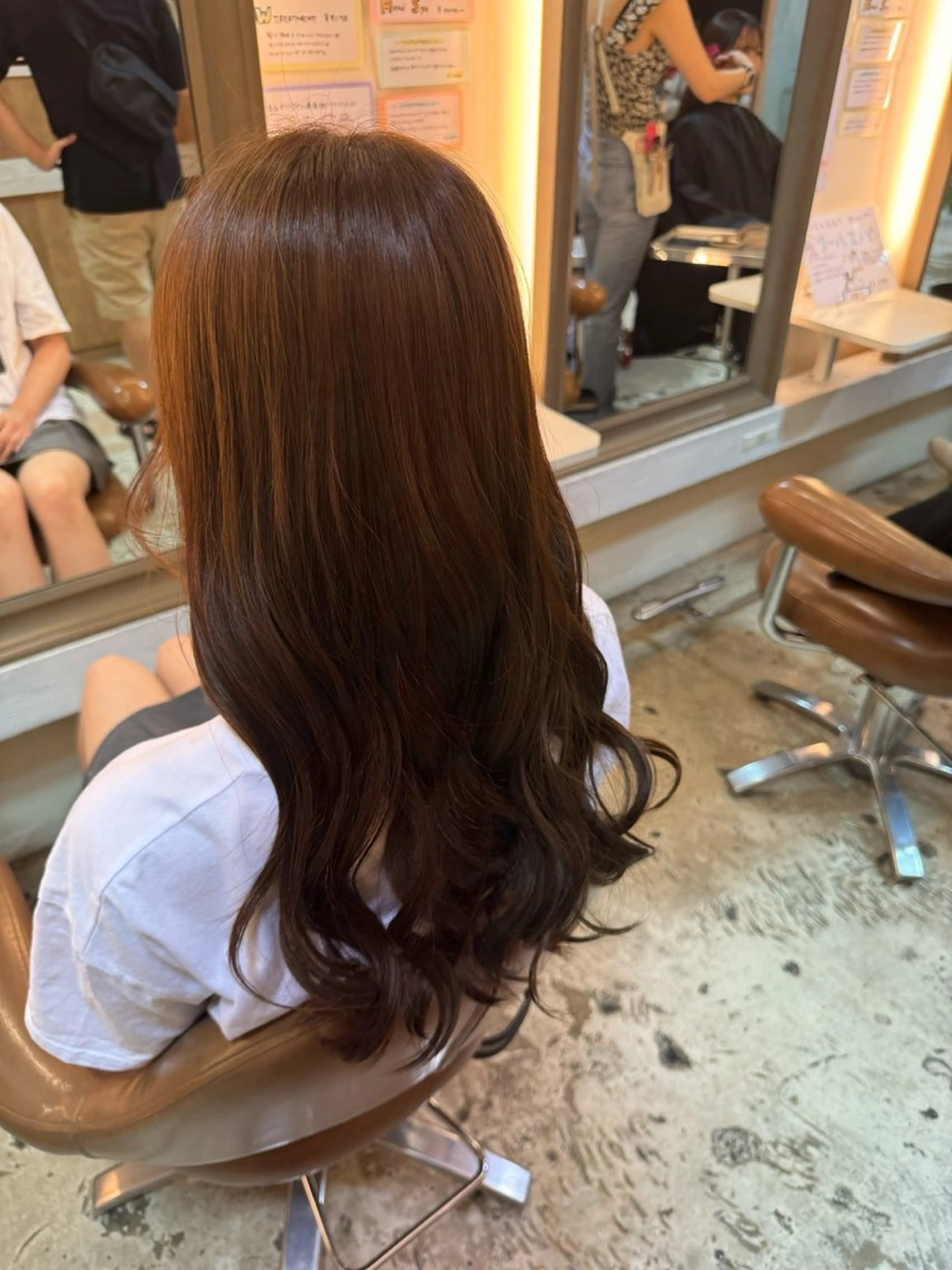 ロング タツキ／レイヤー／ パーマ／艶カラーのヘアスタイル