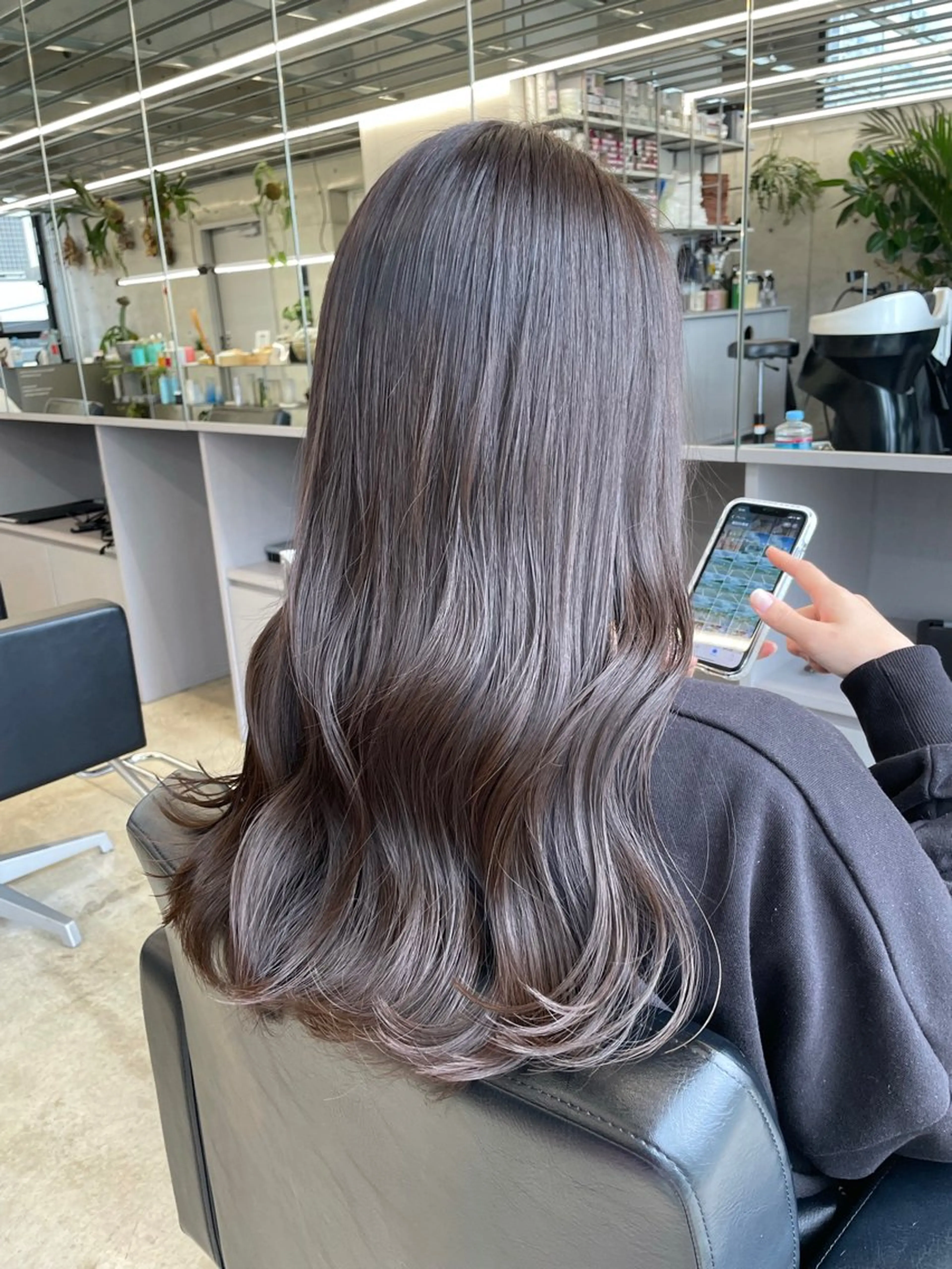 ロング カラー ロングレイヤー アッシュ ベージュカラー ケアカラー 透明感カラー カット ヘアカラー トリートメント レイヤー/梅田/ HIKARU🍀のヘアスタイル