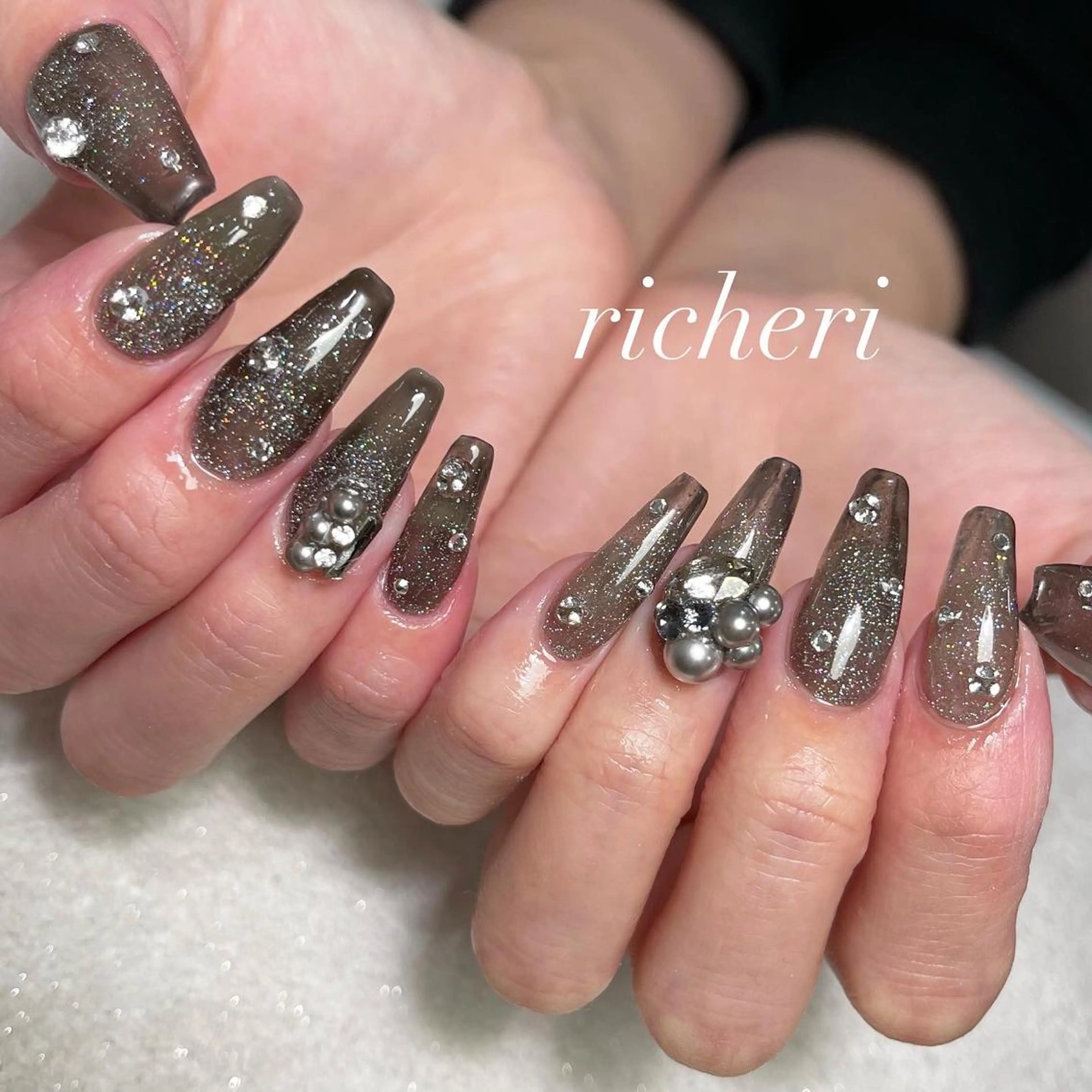 ミディアム ネイル 韓国風ヘア アートネイル フラッシュネイル フレンチネイル ジェルネイル richeri beautyのエステ・リラクイメージ