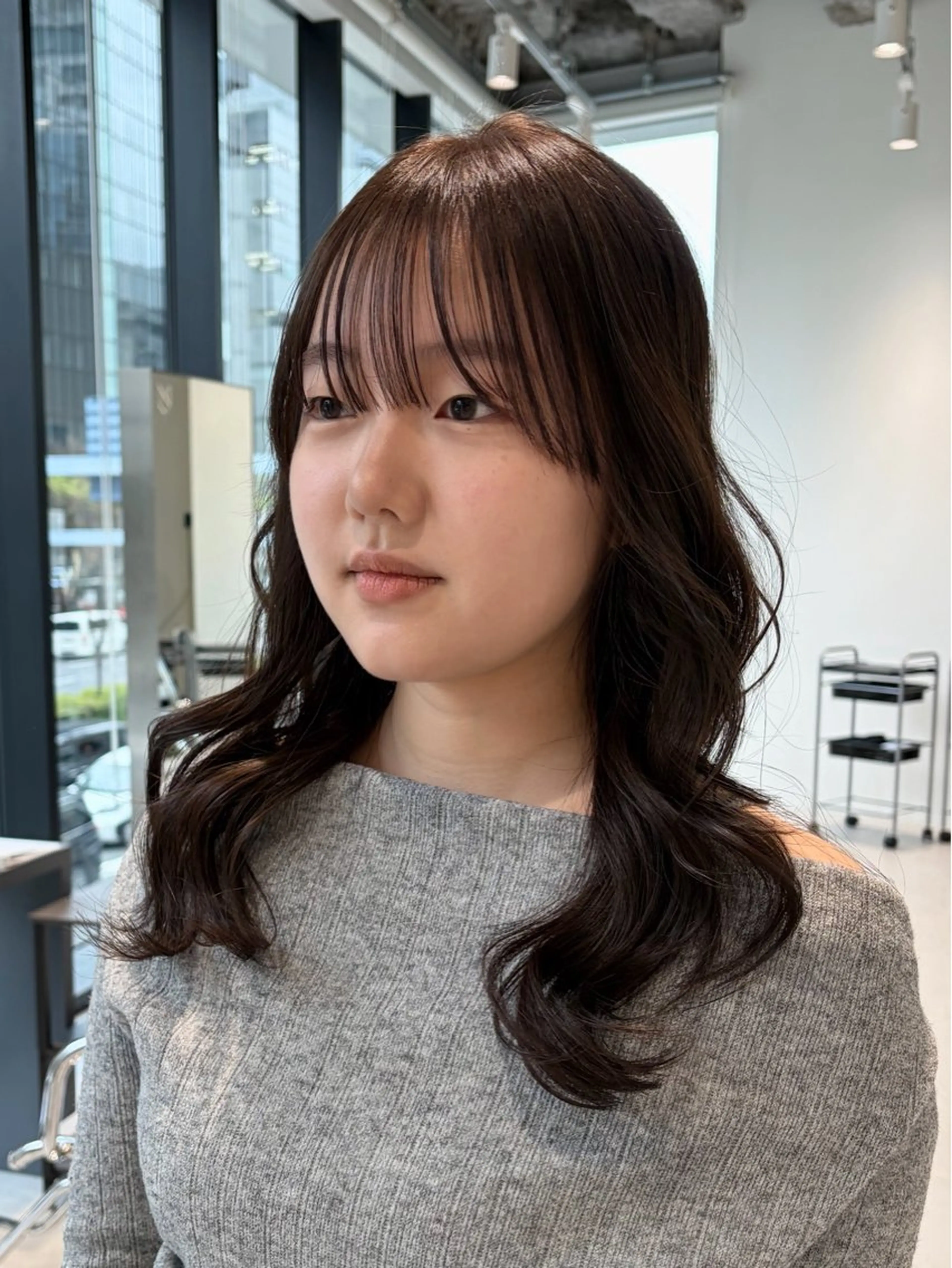 ロング カラー グレージュ カット ヘアカラー サエ/ レイヤー/パーマのヘアスタイル