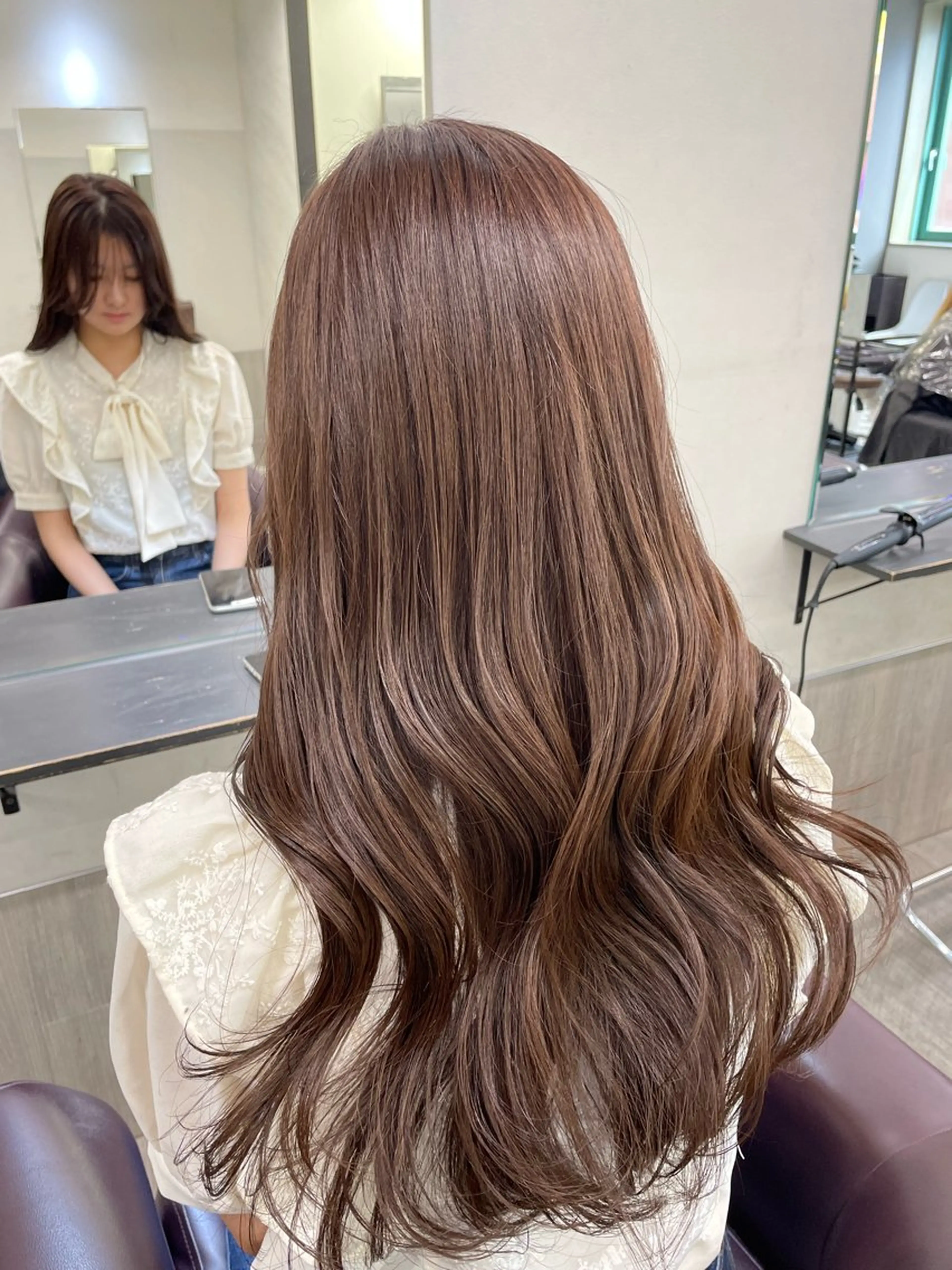 ロング カラー ベージュカラー AIRI layer cut hairのヘアスタイル