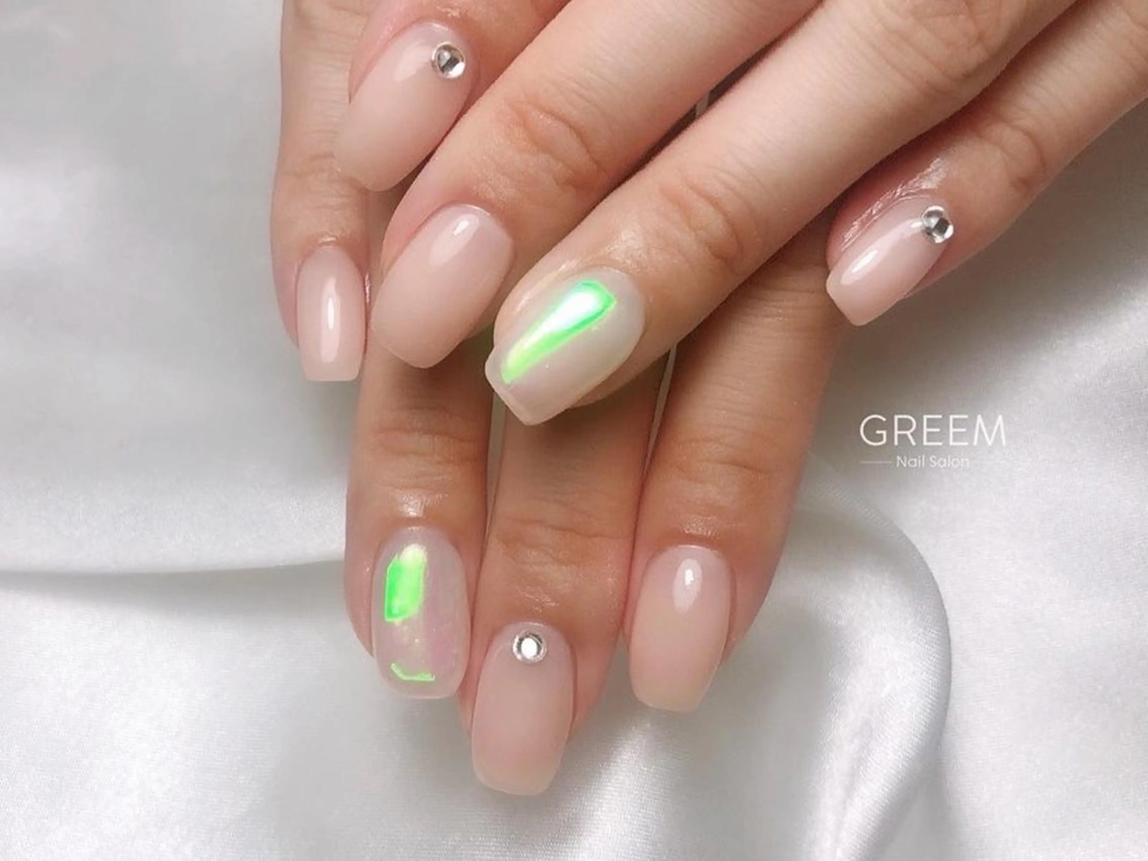 ネイル オーロラネイル 氷ネイル・うるうるネイル オフィスネイル シンプルネイル GREEM グリームのネイルデザイン