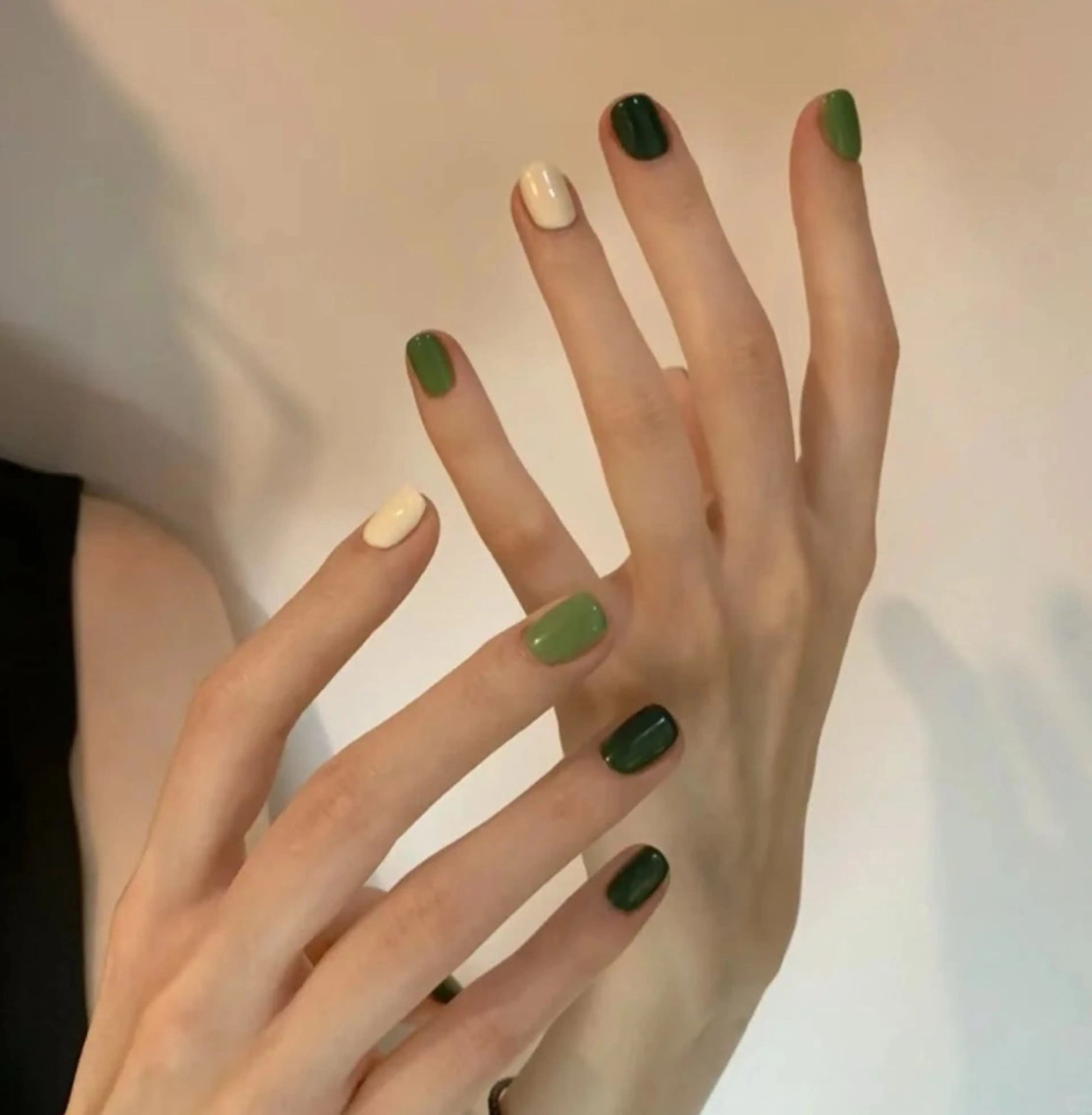 ネイル ハンドネイル R nailsalon所属・Rネルサイン よ よのネイルデザイン