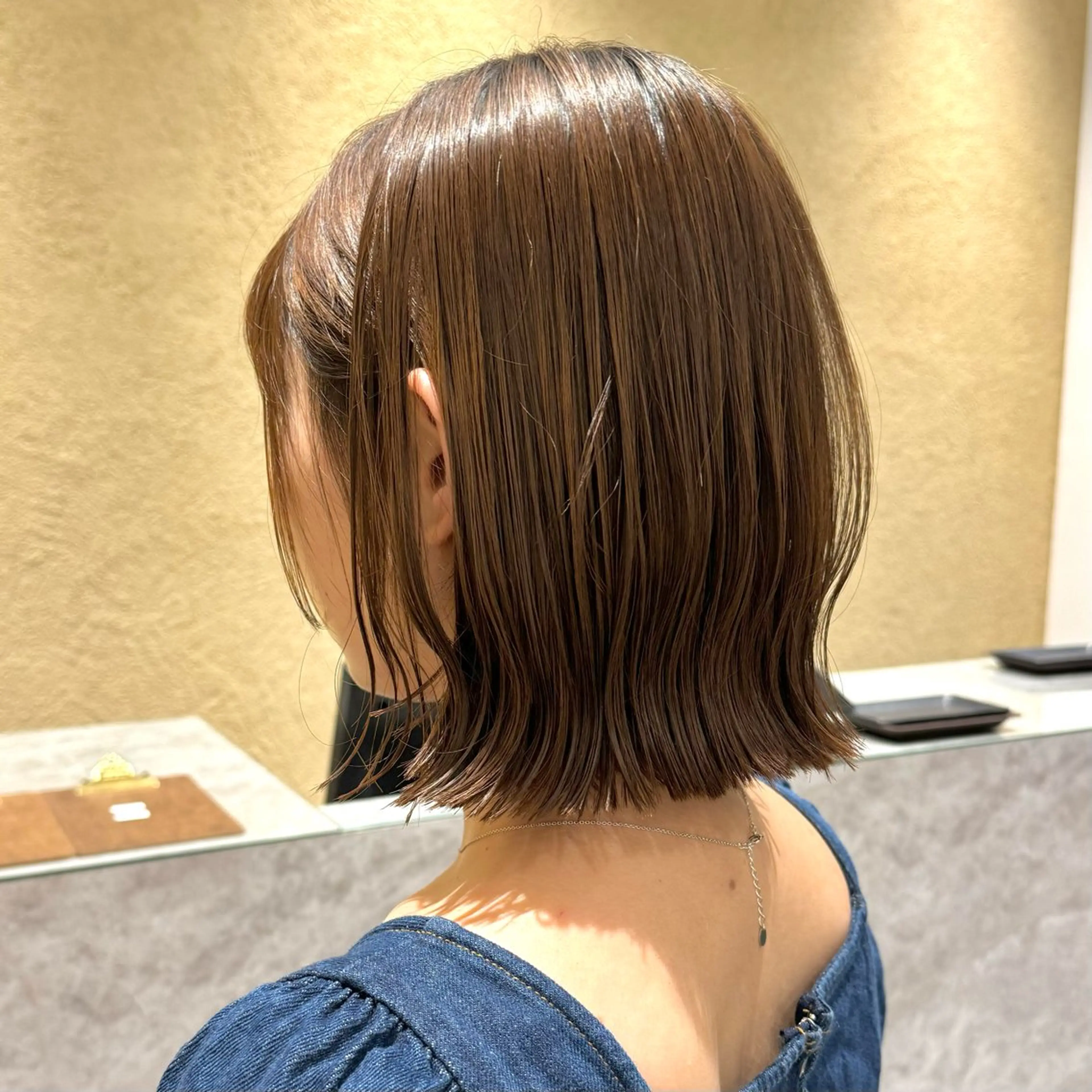 ショート 切りっぱなしボブ ボブ 外ハネヘア ヘアカラー トリートメント BEAUTRIUM  青山店所属・ひなた あゆみのヘアスタイル