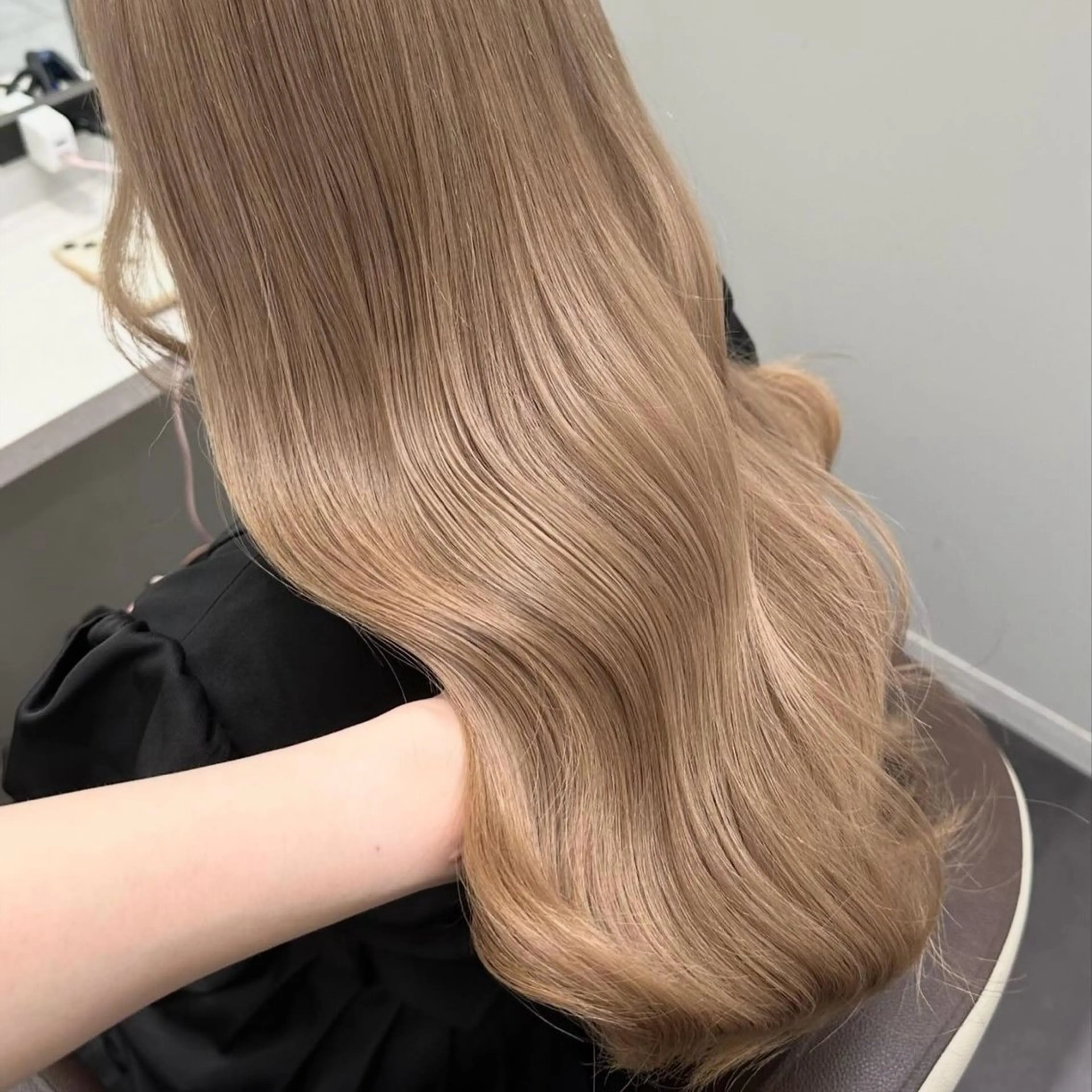 ロング カラー ヘアアレンジ メンズ メンズブリーチ メンズハイトーン メンズ韓国風 ベージュカラー ブリーチ ヘアカラー トリートメント 🌟🍒ハイトーン 韓国ヘア/ユウミのヘアスタイル