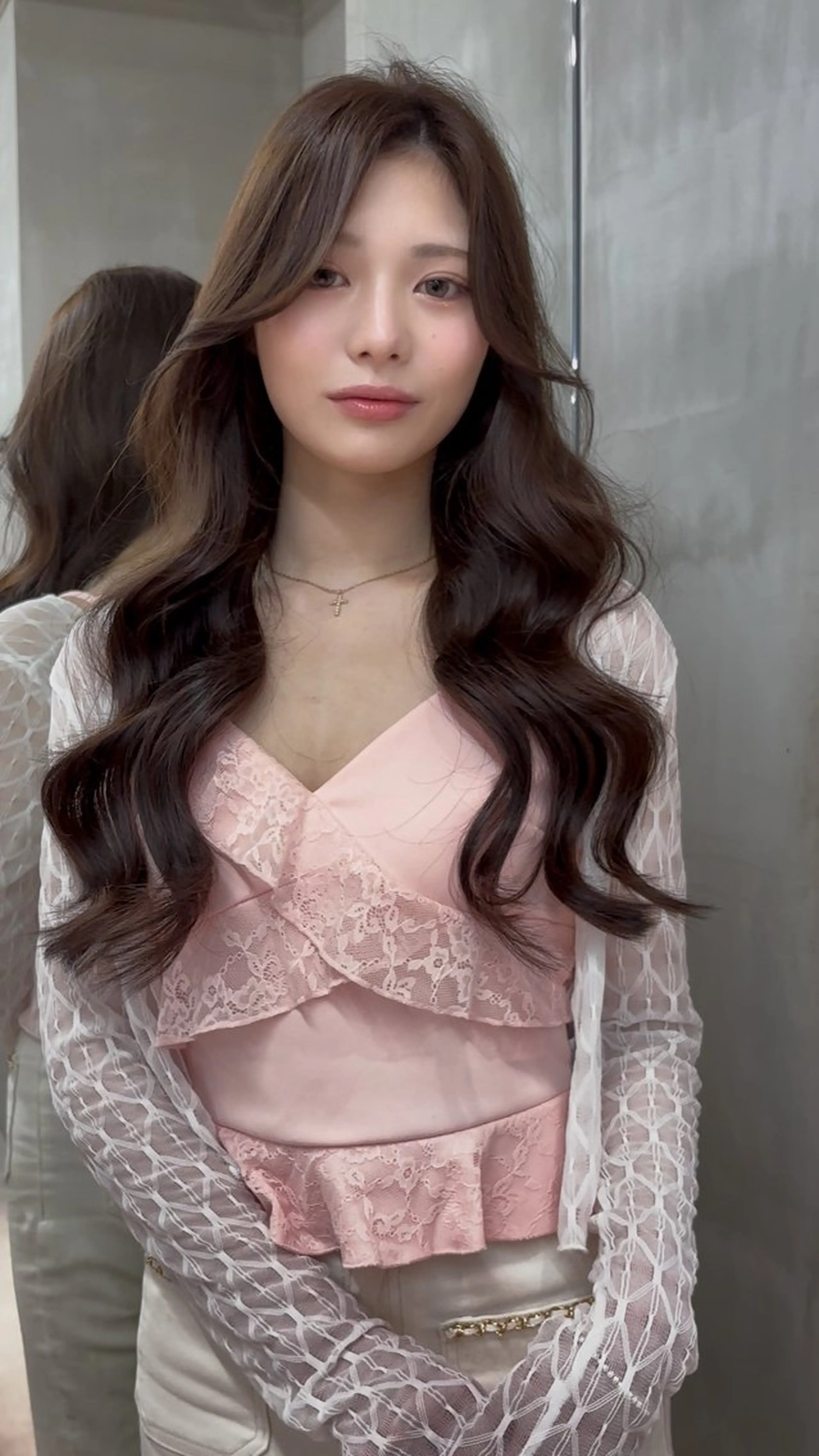 ミディアム カラー ミディアムレイヤー ブリーチ 透明感カラー ブリーチなしカラー 顔まわりレイヤー カット 【美髪矯正】 吉村　清志のヘアスタイル