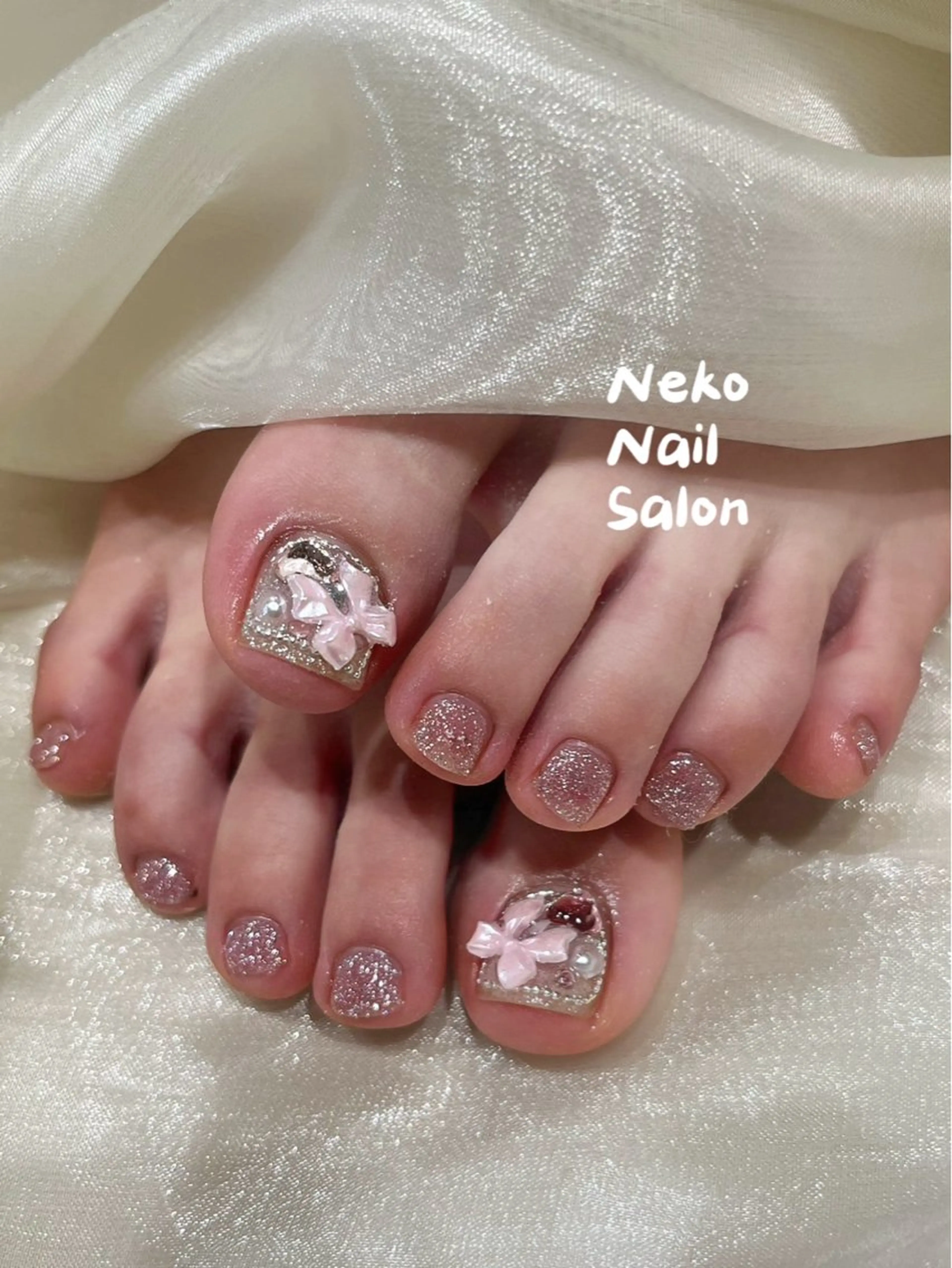 ネイル フットネイル キラキラネイル neko nail所属・neko nailのネイルデザイン