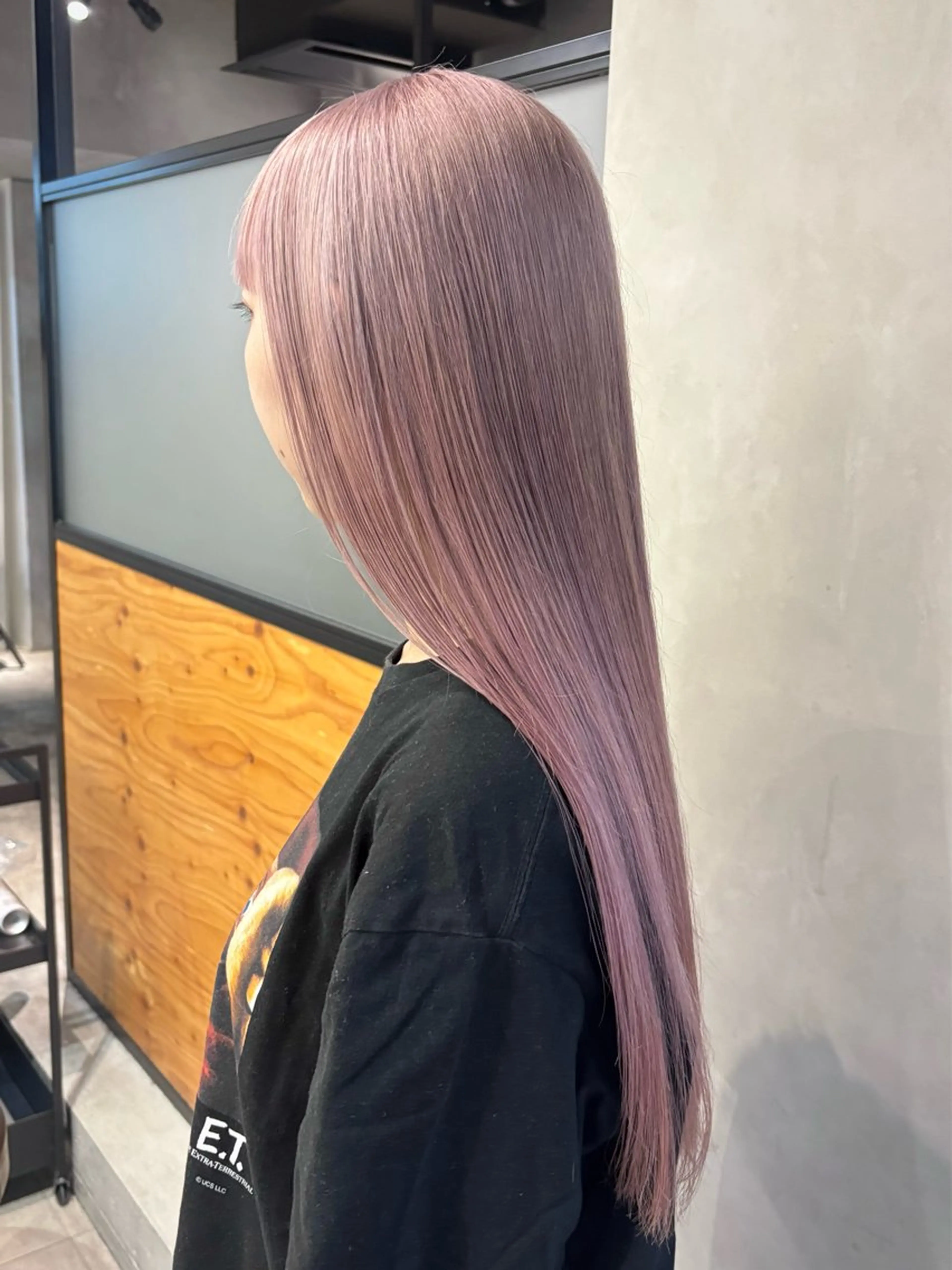 ロング カラー ブリーチ ケアブリーチ ハイトーンカラー ピンクカラー NOVEL-DAYS所属・井上 唯のヘアスタイル