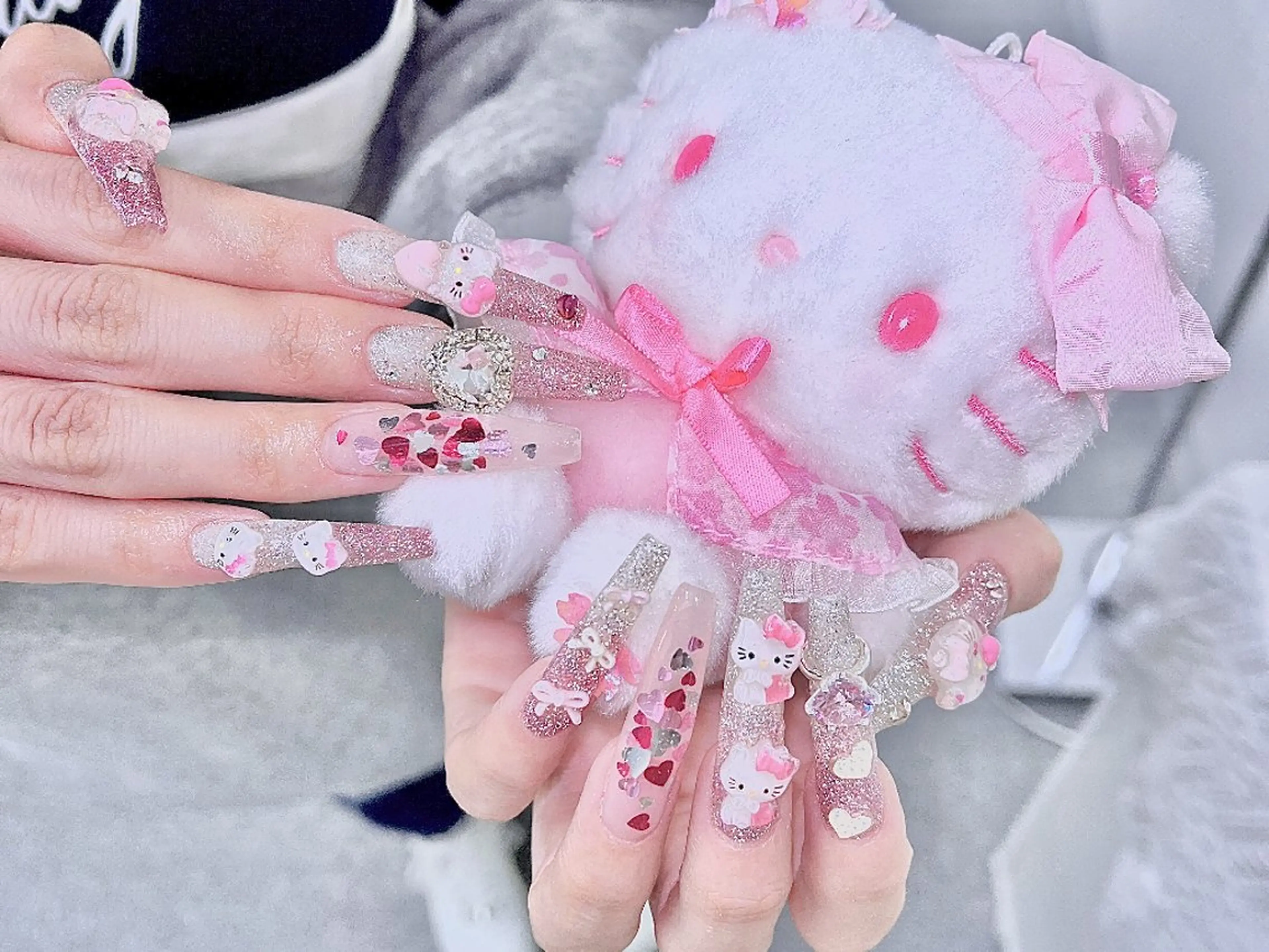 ネイル ハンドネイル グロー ネイルのネイルデザイン