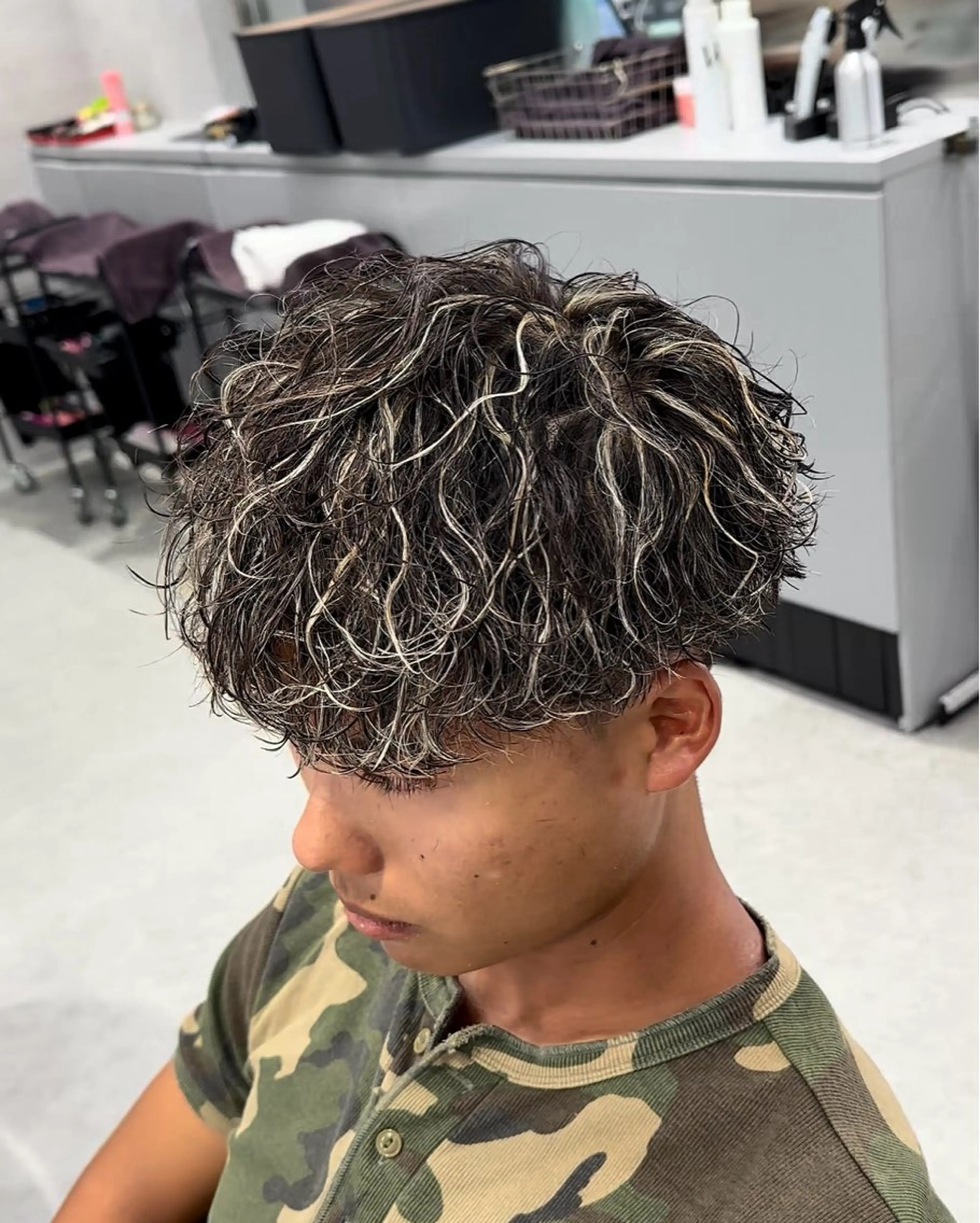 パーマ メンズ シャドウ/波巻き 朝崎倭斗のヘアスタイル