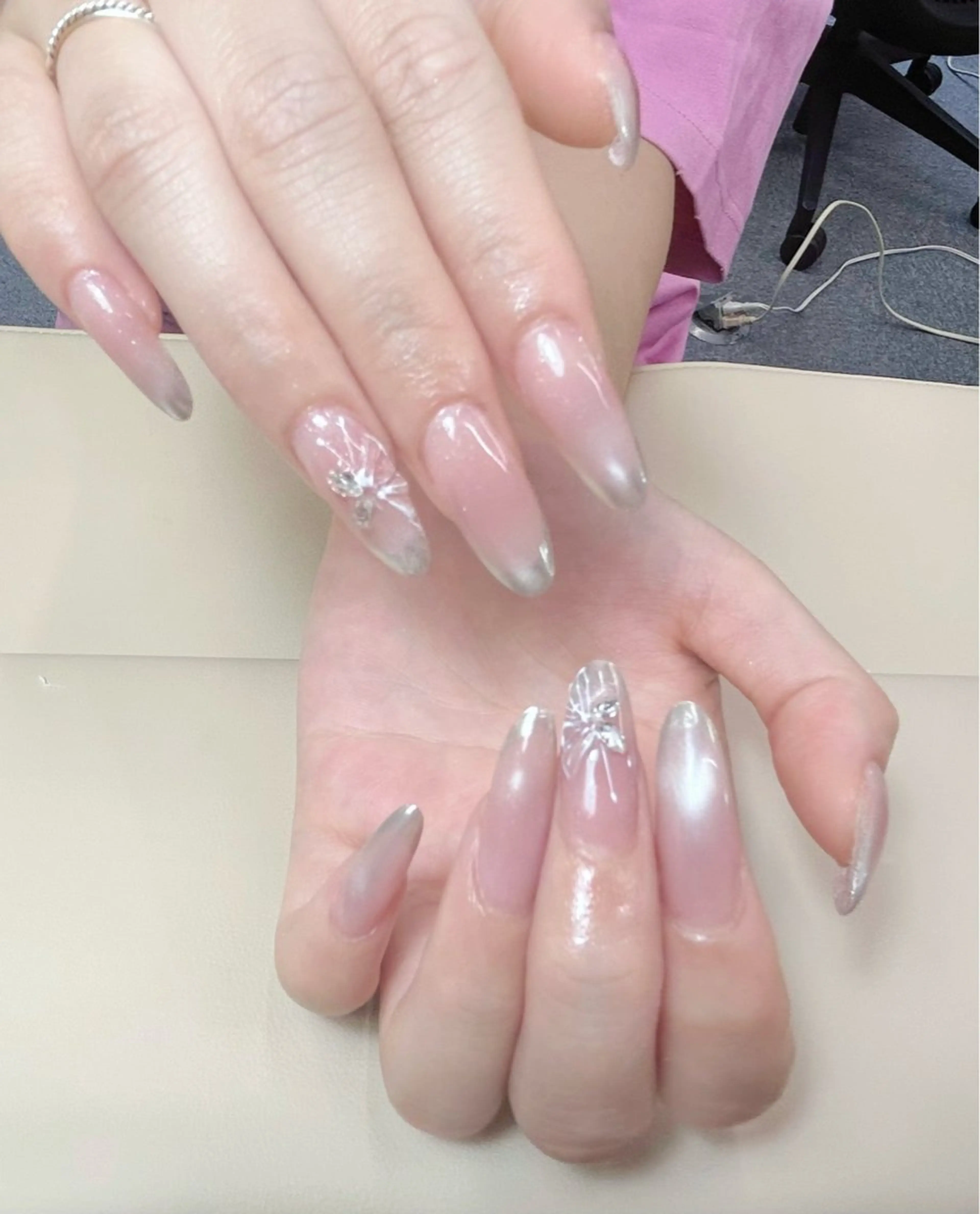 ネイル オーロラネイル 長さ出し フレンチネイル ジェルネイル ガラスフレンチ ハンドネイル 🌟桜beauty 🌟プロ ネイリストのネイルデザイン