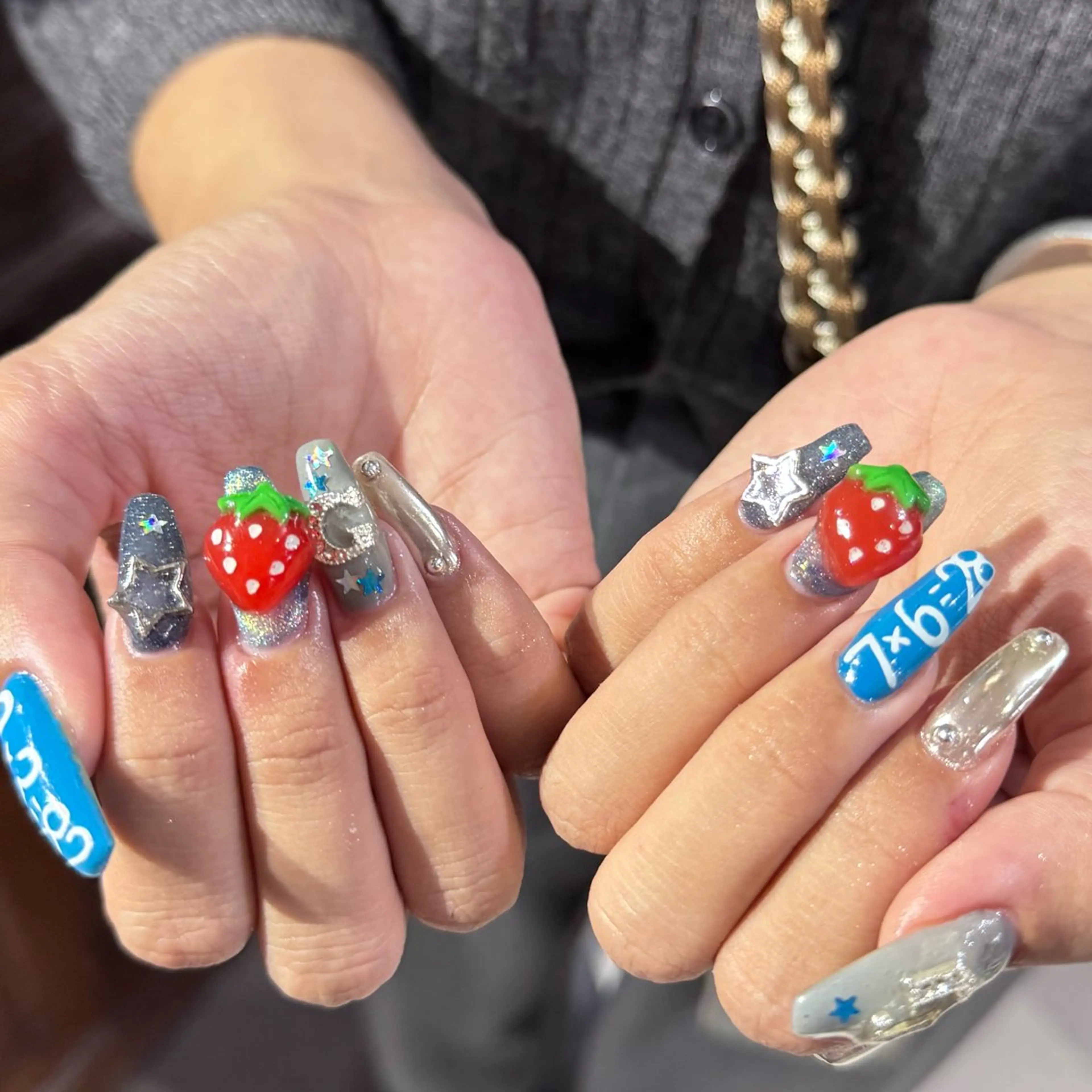 セミロング 小川 柚香のネイルデザイン