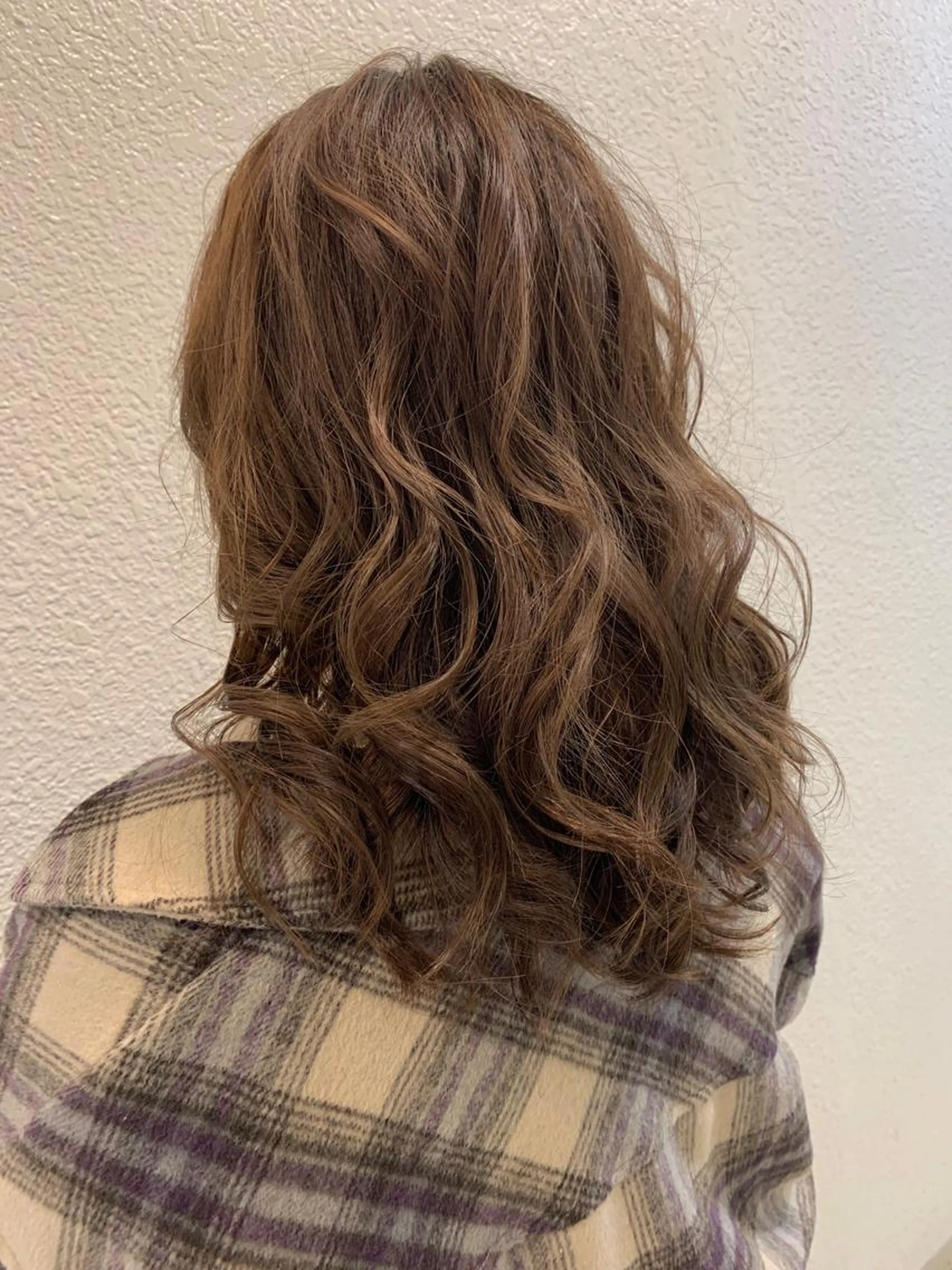 【流行りのヘアスタイルに♡】コテ巻きorストレートの写真