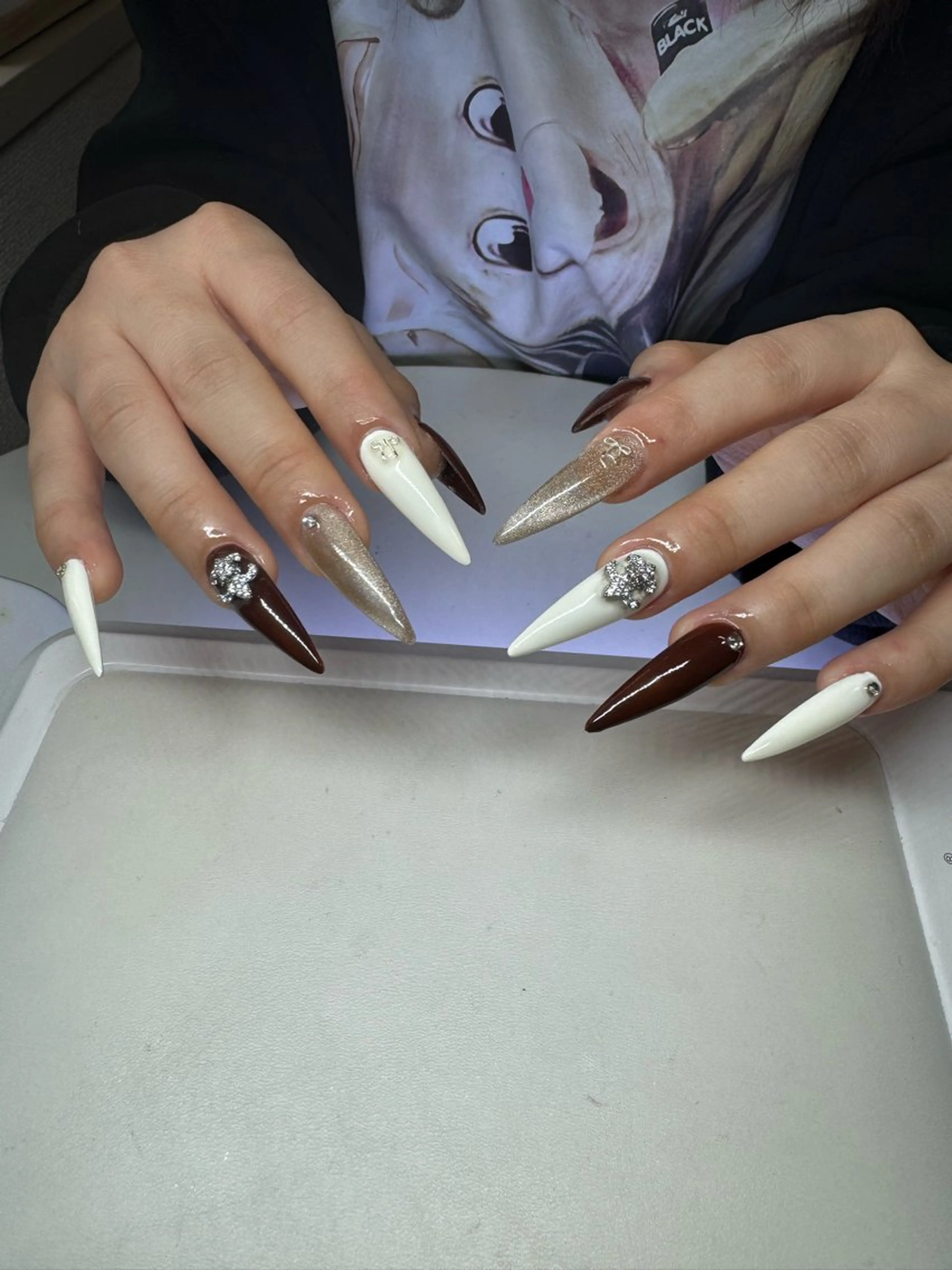 ネイル ハンドネイル MQueen ネイルサロンマルのネイルデザイン