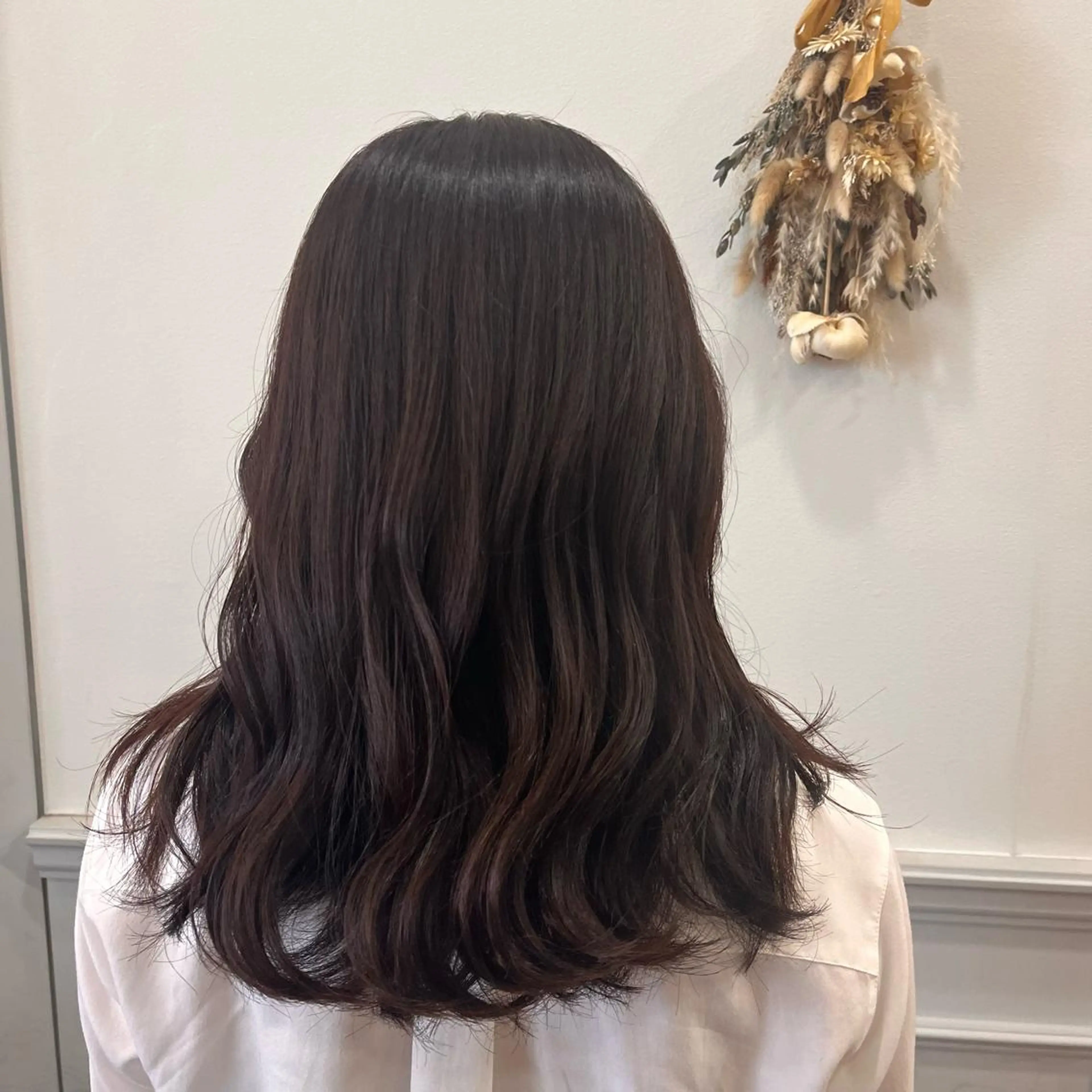 セミロング カラー ピンクカラー バイオレットカラー よしだ しおりのヘアスタイル