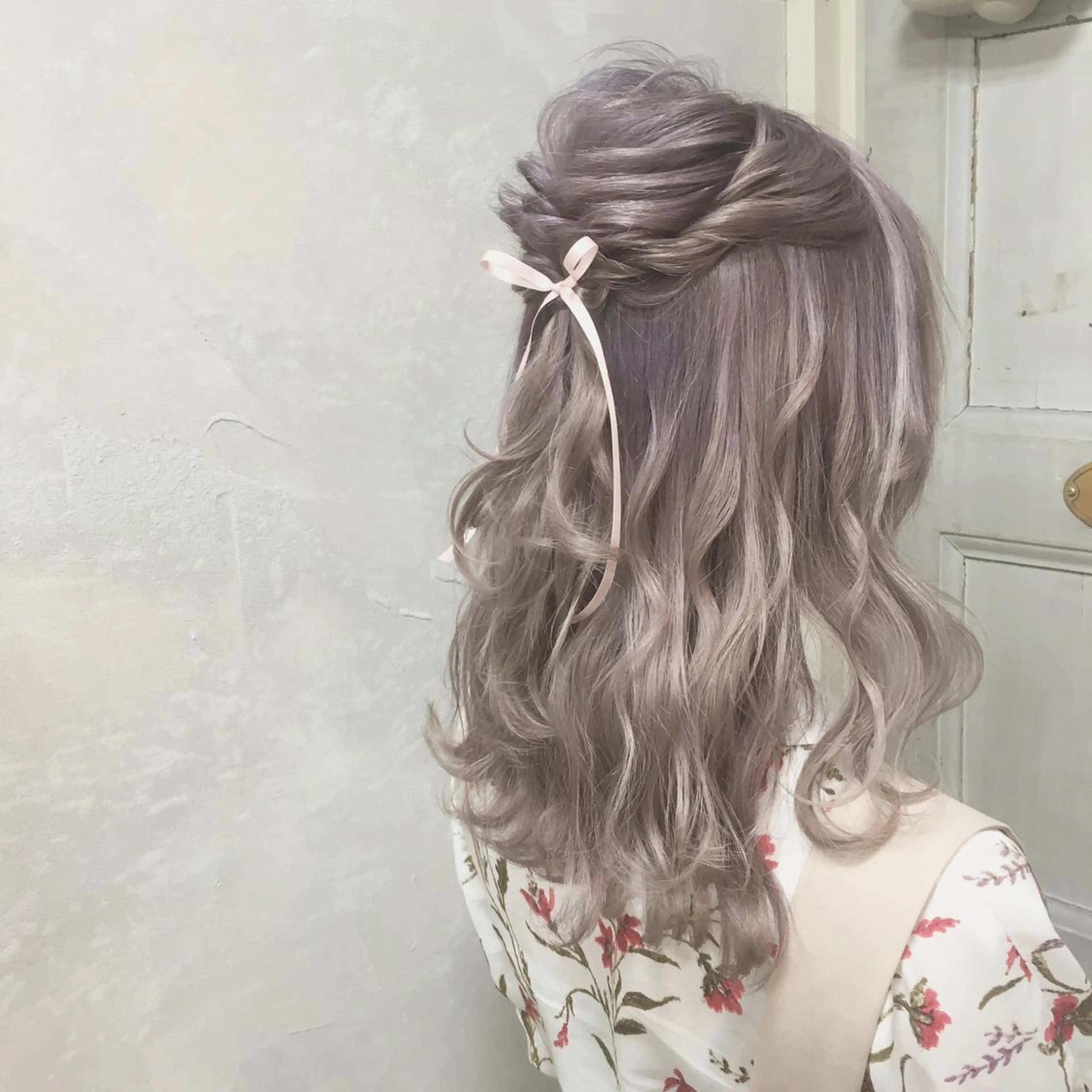 セミロング カラー ヘアアレンジ グラデーションカラー グレージュ ラベンダーカラー ラベンダーグレージュ ラベンダーグレー autre所属・大久保 ひでなりのヘアスタイル