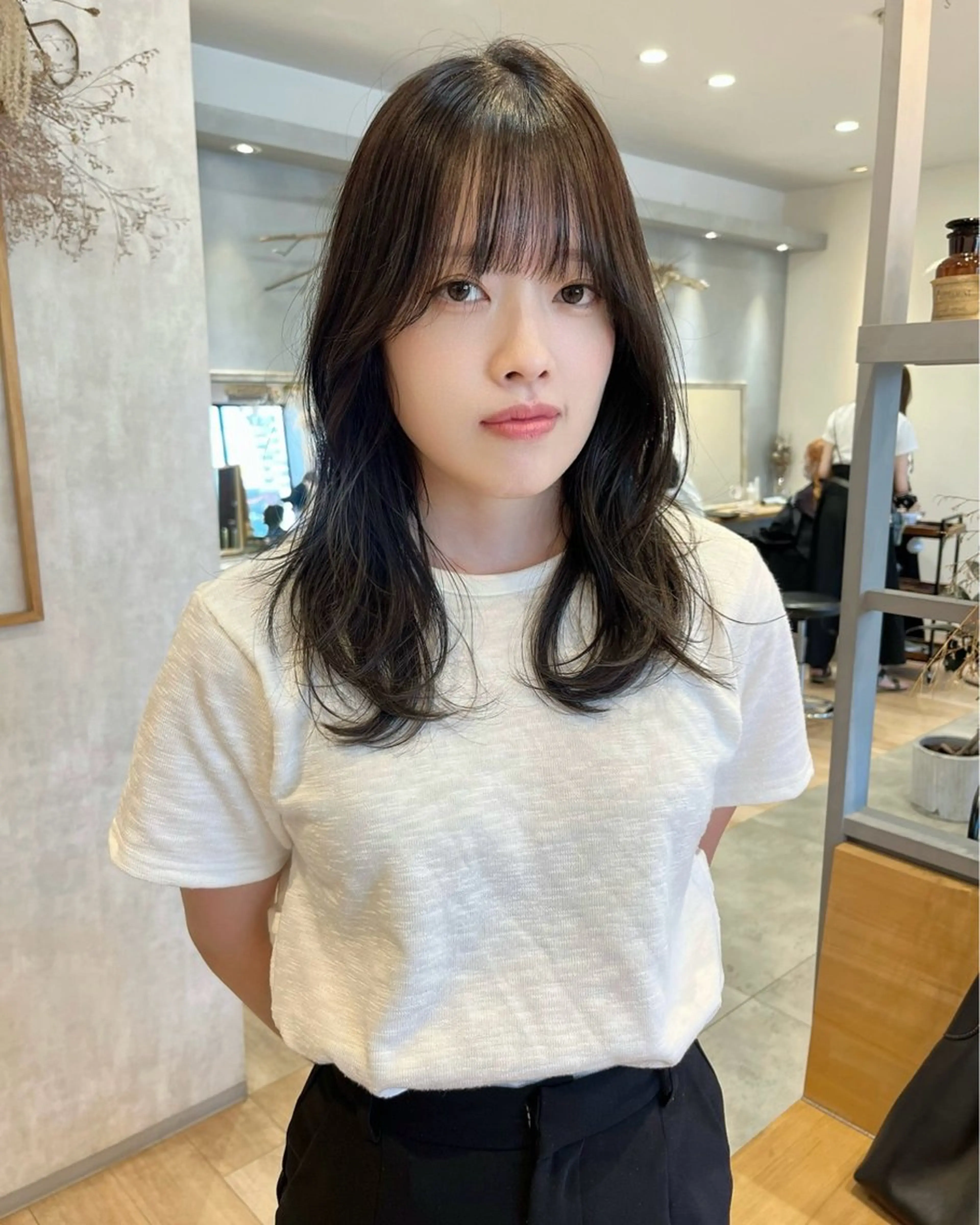 セミロング カラー 吉原 由菜のヘアスタイル