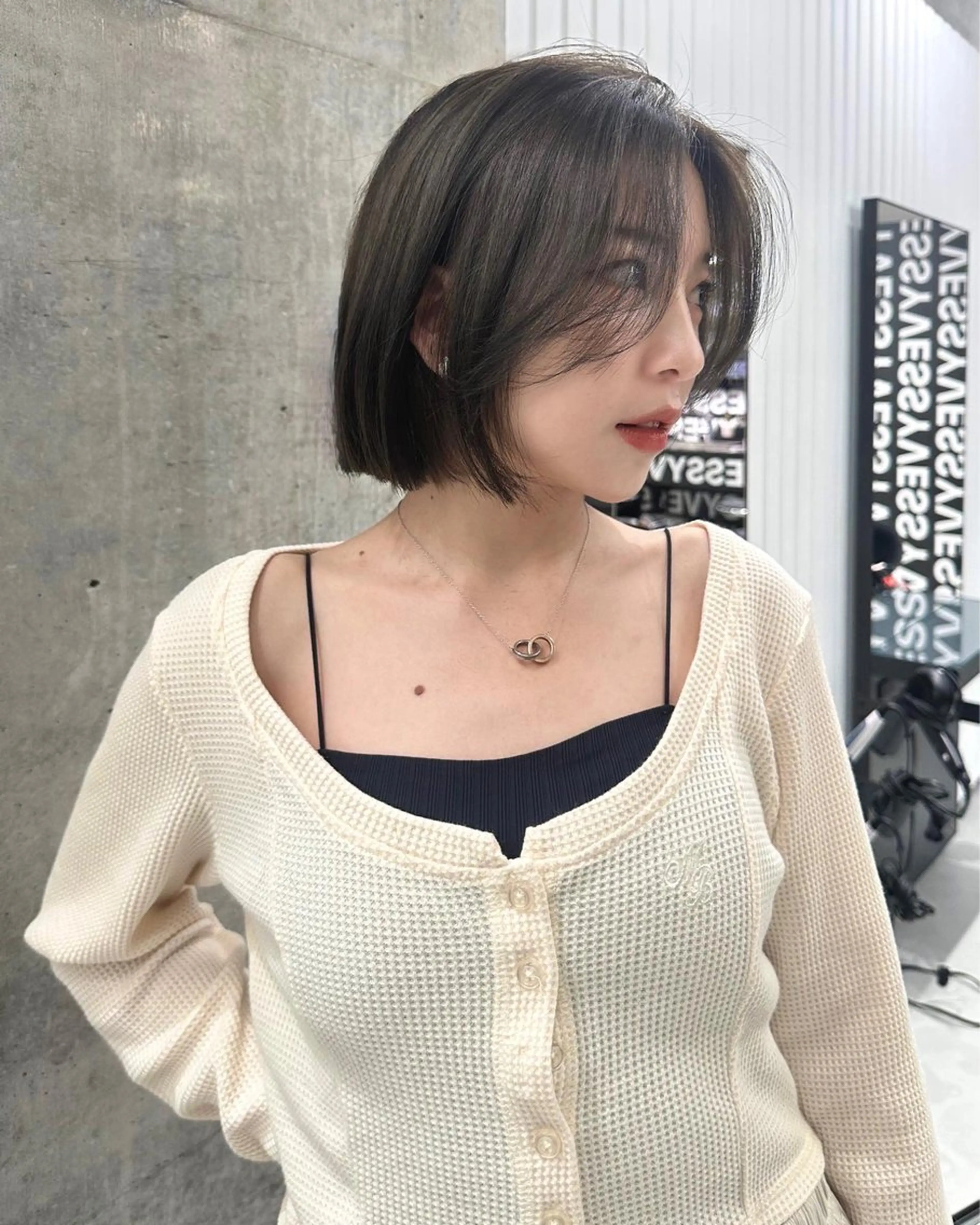 ショート 切りっぱなしボブ 前下がりボブ ワンレンボブ ボブレイヤー ボブ DEAN 名駅 YUHIのヘアスタイル