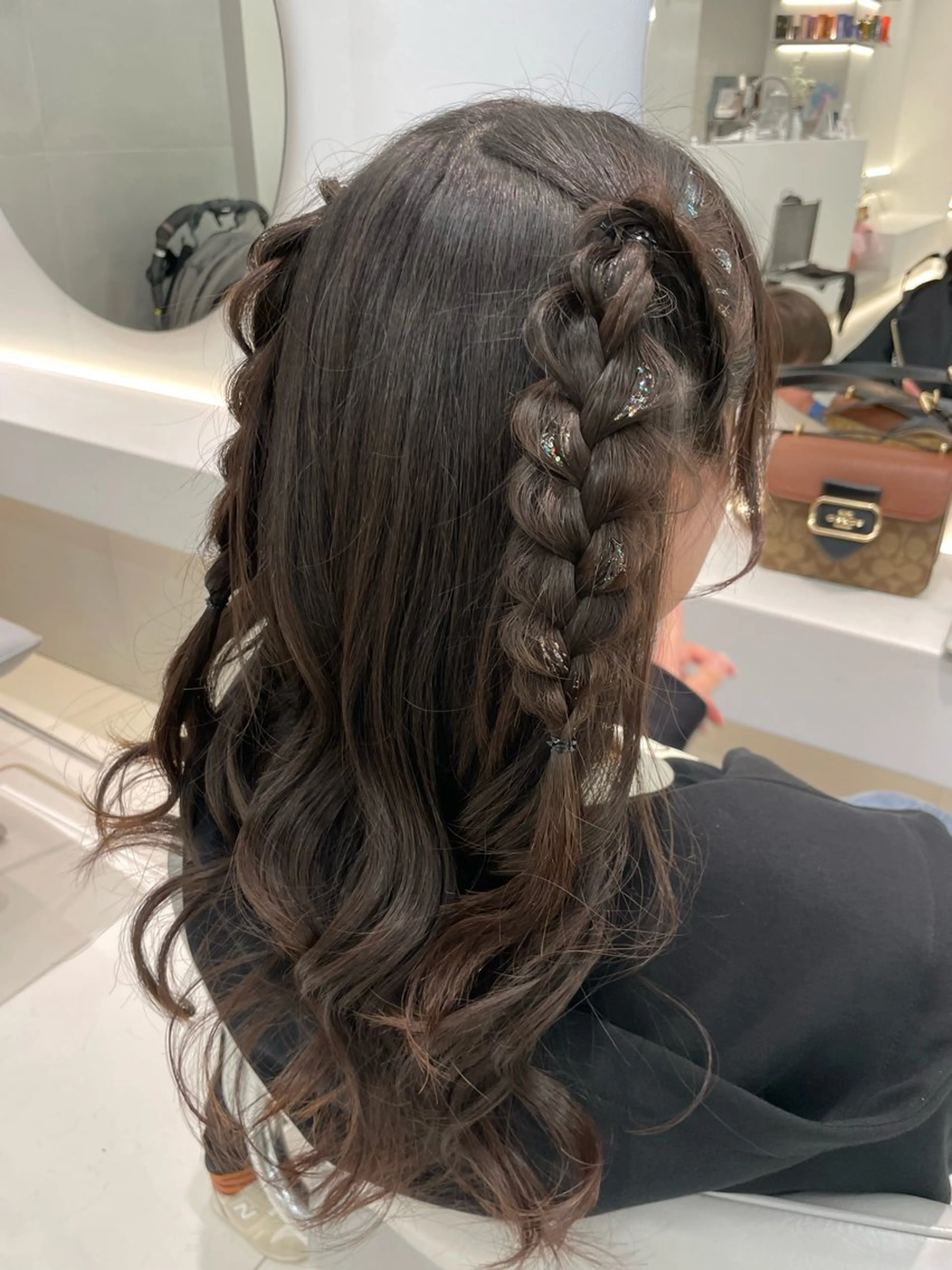 ヘアアレンジ 結婚式・ブライダル 三つ編み ヘアセット ヘアセット🎀耳つぼ 👂💎MONAMIのヘアスタイル