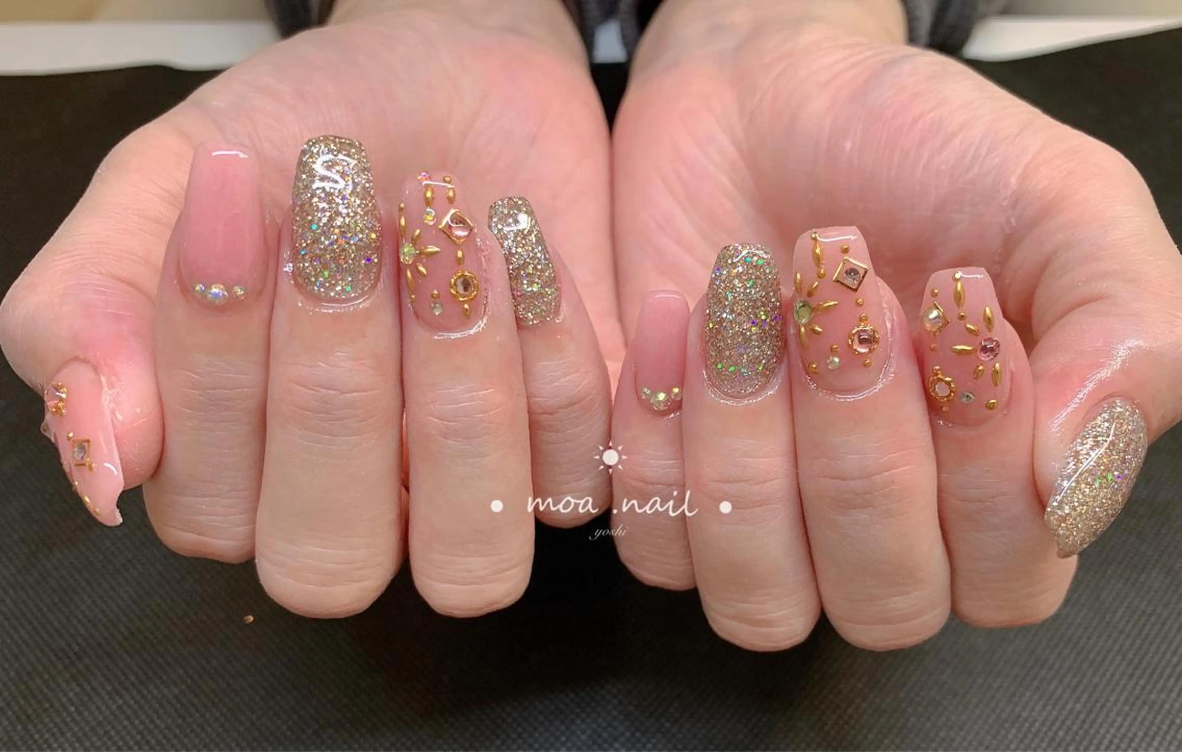 ネイル MOA NAIL所属・MoaNail🫶 Yoshiのネイルデザイン