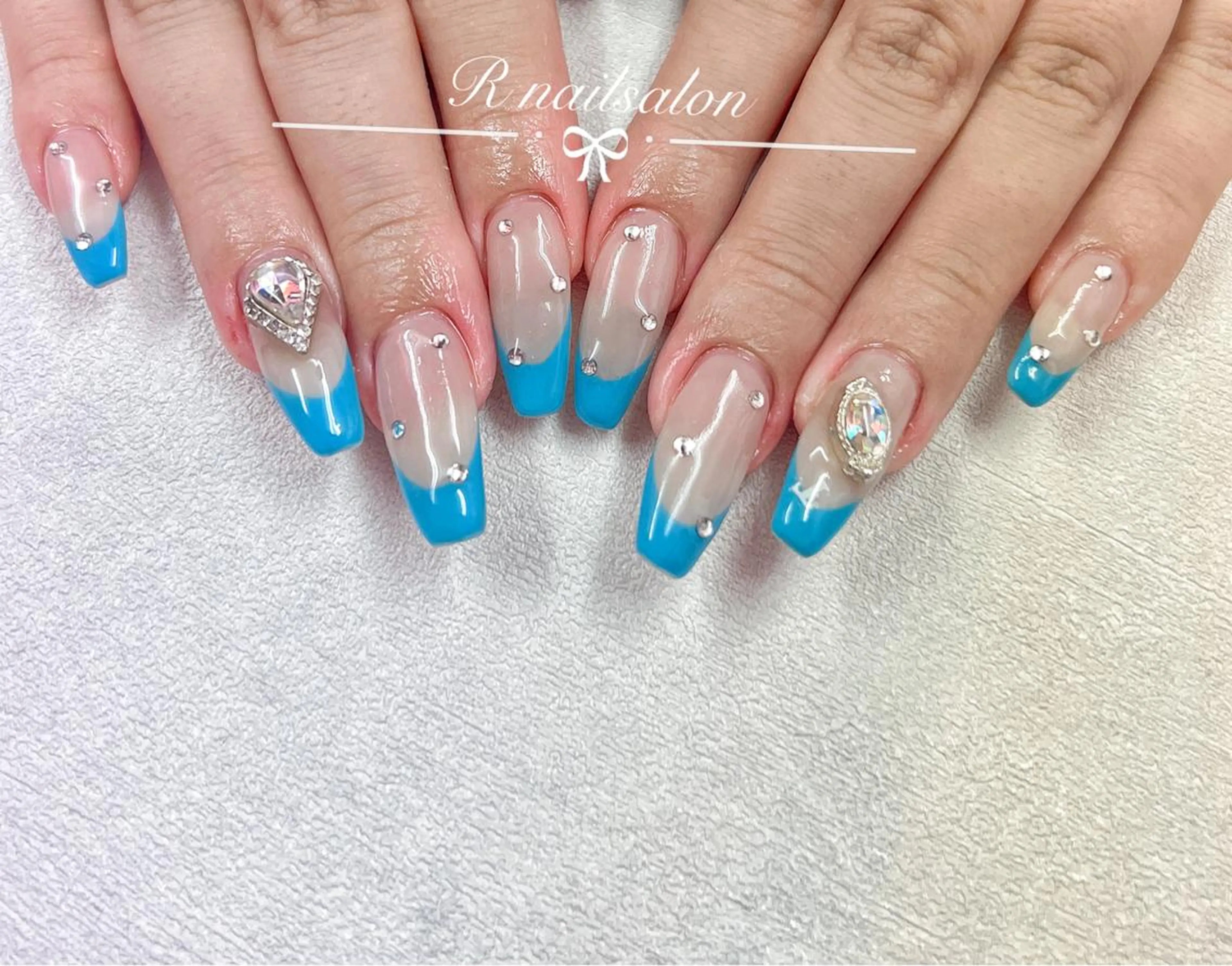 ロング R NAILSALONのネイルデザイン