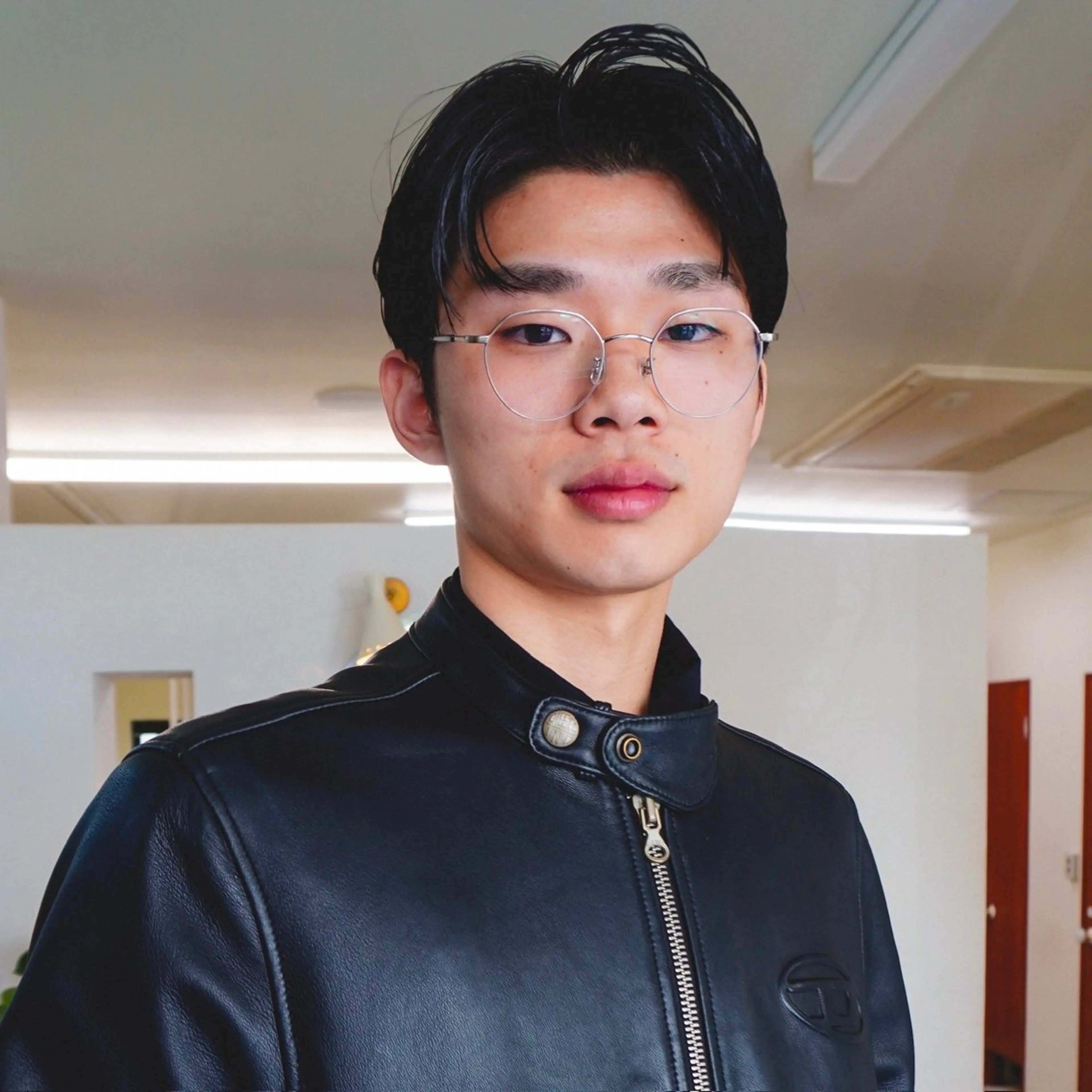 ショート メンズ オールバック センターパート マッシュ メンズパーマ シースルーマッシュ メンズハイトーン/栄 /イトウタケルのヘアスタイル