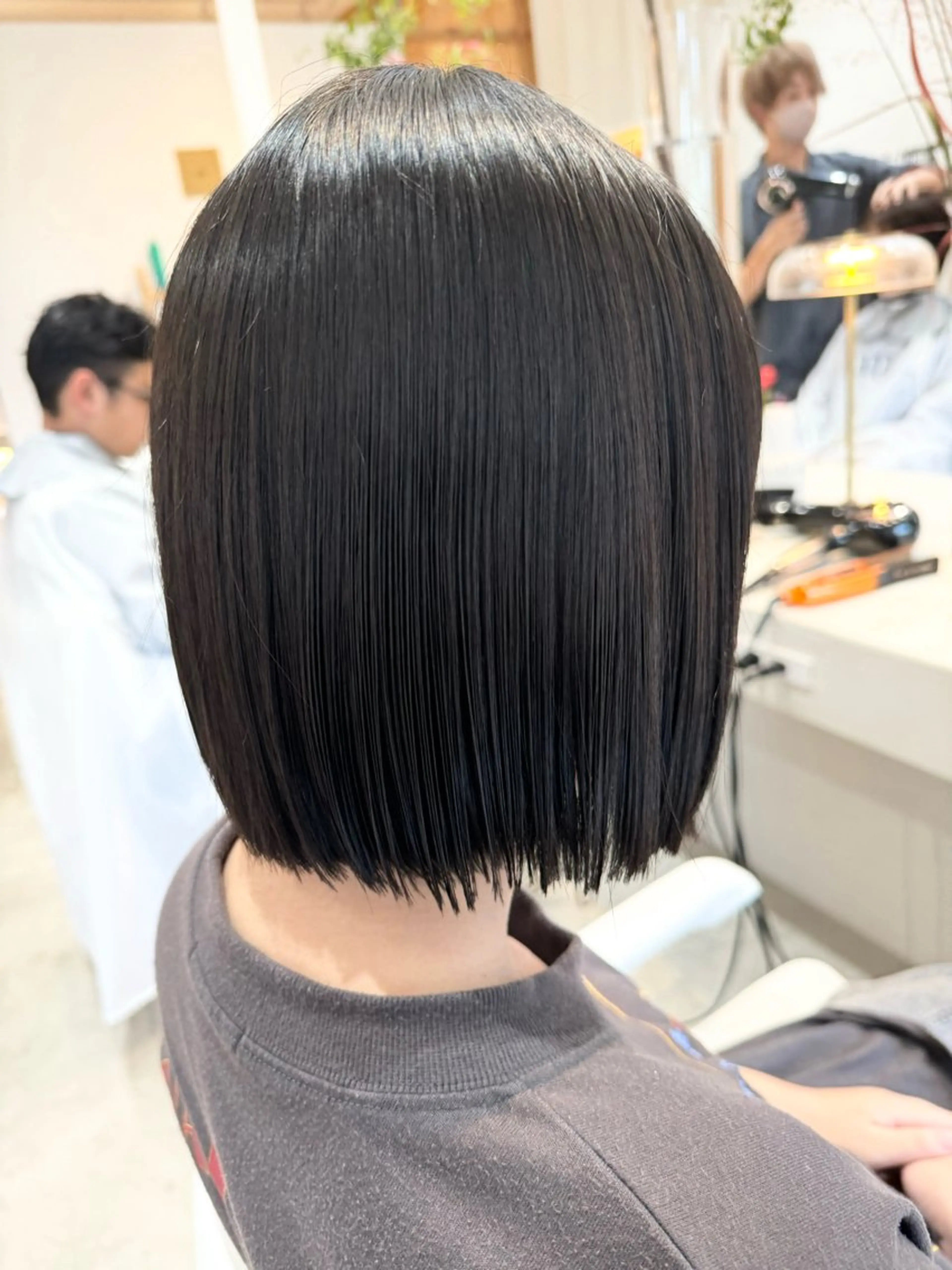 ミディアム 切りっぱなしボブ ボブ 縮毛矯正 un【アン】所属・【un】 MANAのヘアスタイル