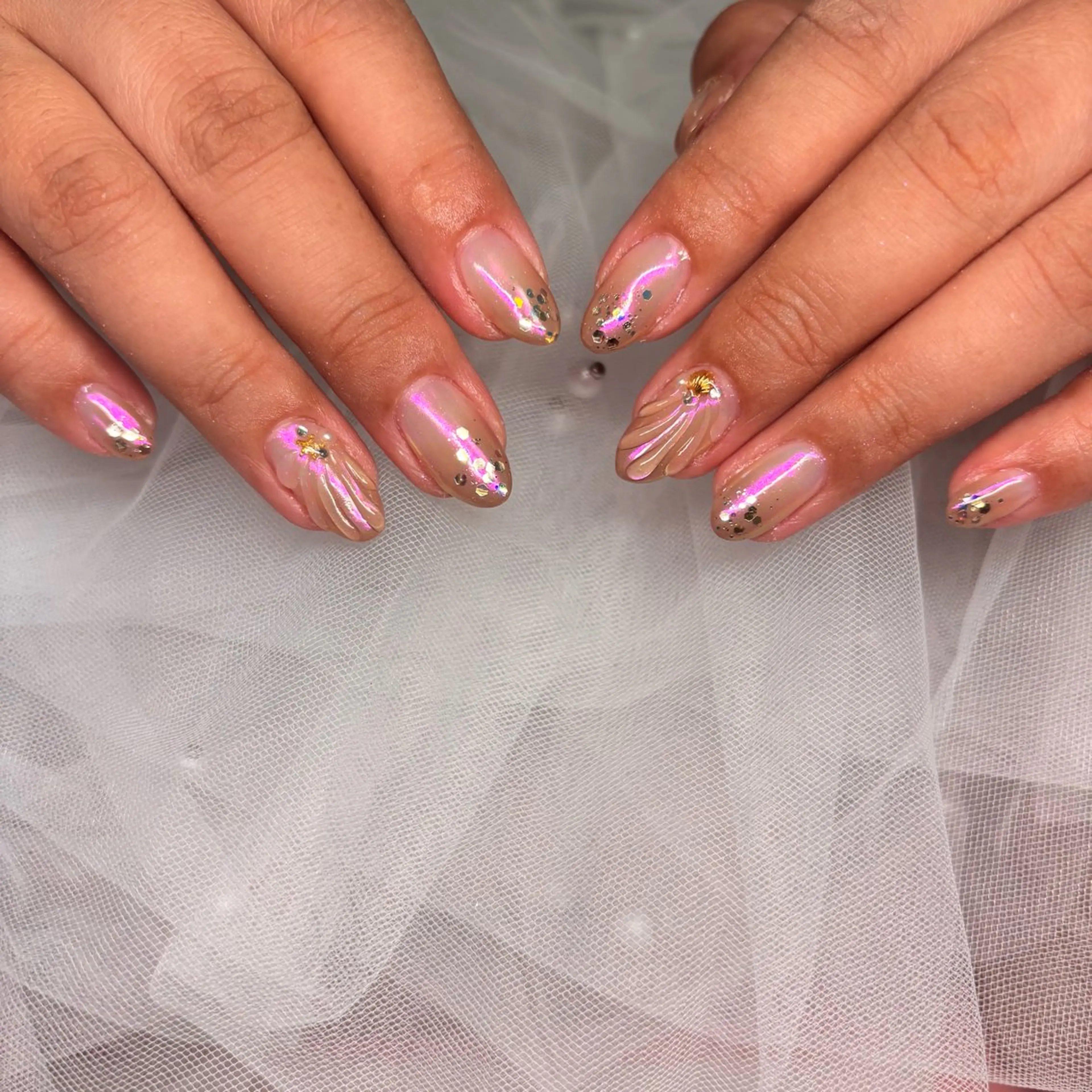 ネイル オーロラネイル ピンク ハンドネイル RE💟N.NAIL ラテン系お姉さんのネイルデザイン