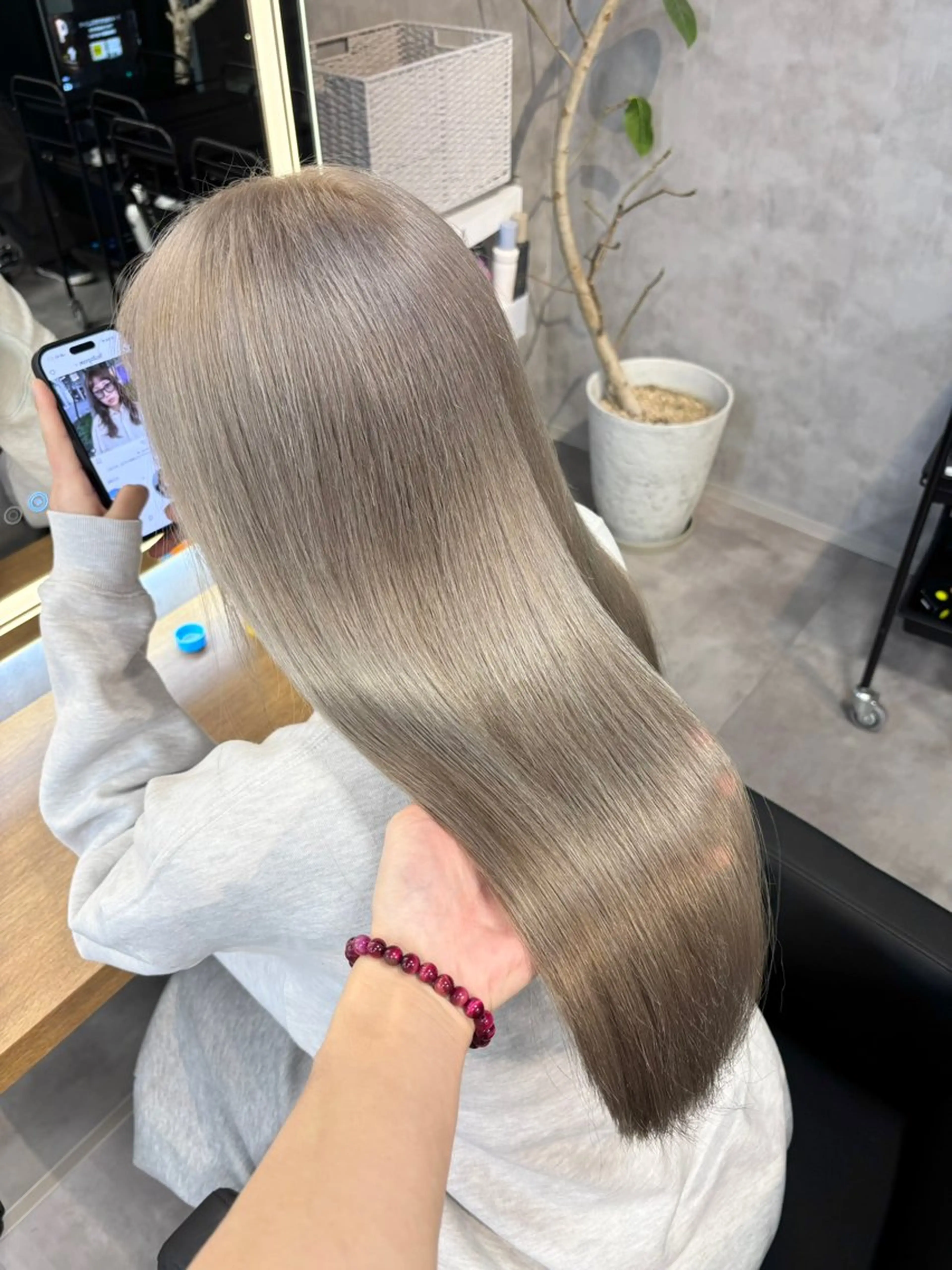 ロング カラー パーマ ヘアアレンジ カット ヘアカラー トリートメント ヘッドスパ 透明感ブリーチカラー 🌈TOMOHIROのヘアスタイル