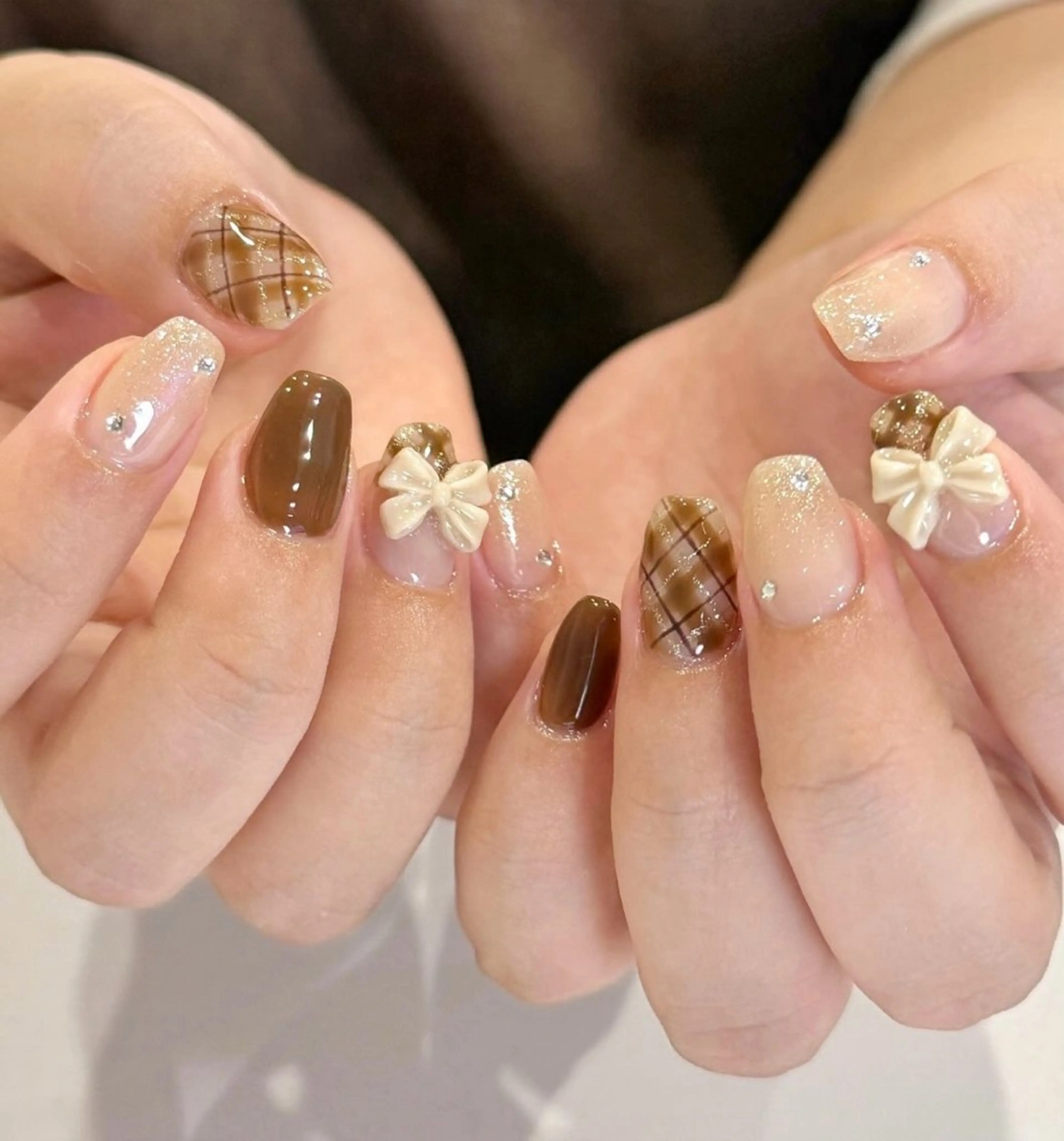 ネイル アニマル柄 オーロラネイル チークネイル フラッシュネイル ジェルネイル Lyna 池袋のネイルデザイン