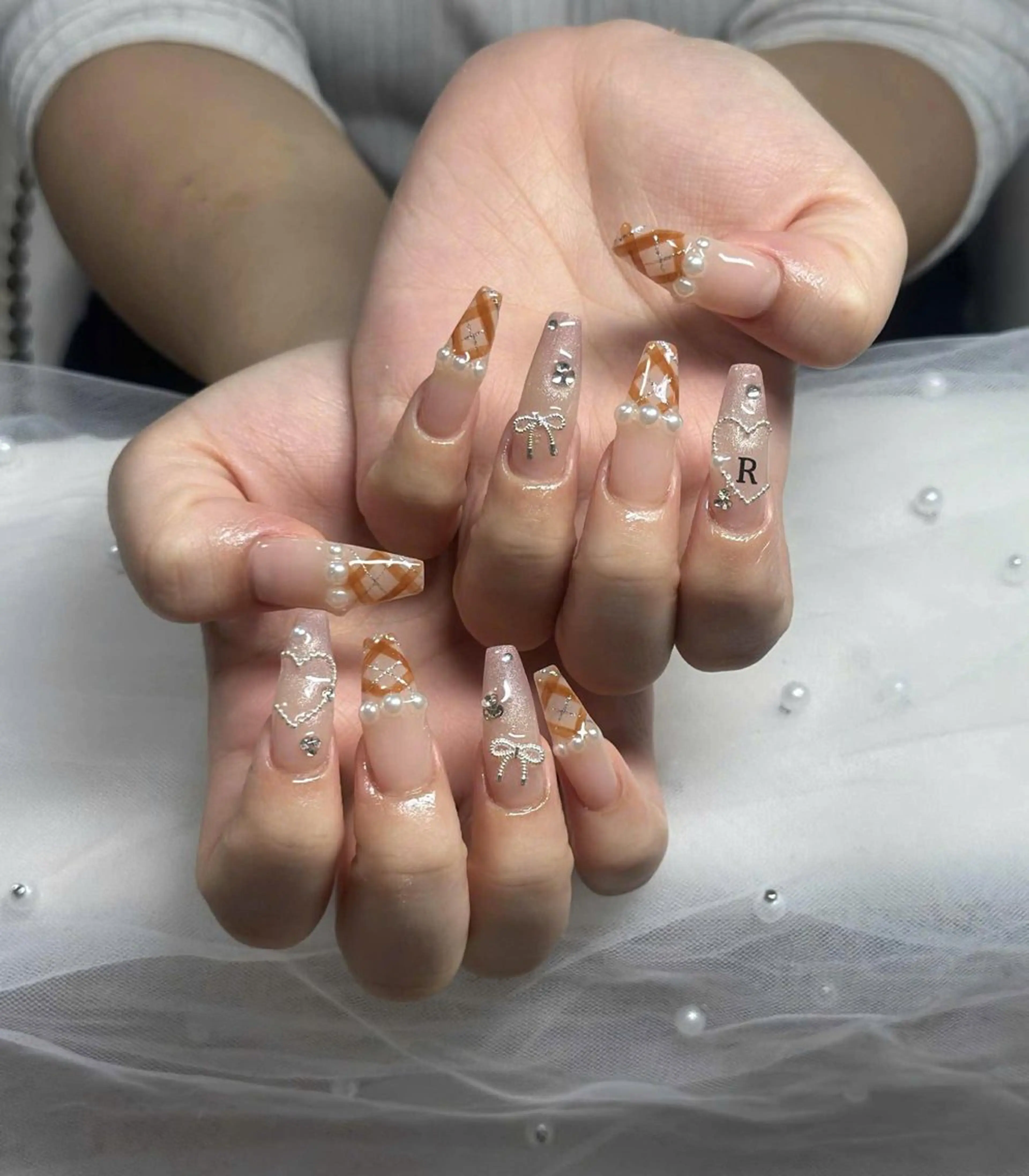 ネイル オーロラネイル フレンチネイル ジェルネイル ハロウィン キラキラネイル H.baby Nail Salonのネイルデザイン