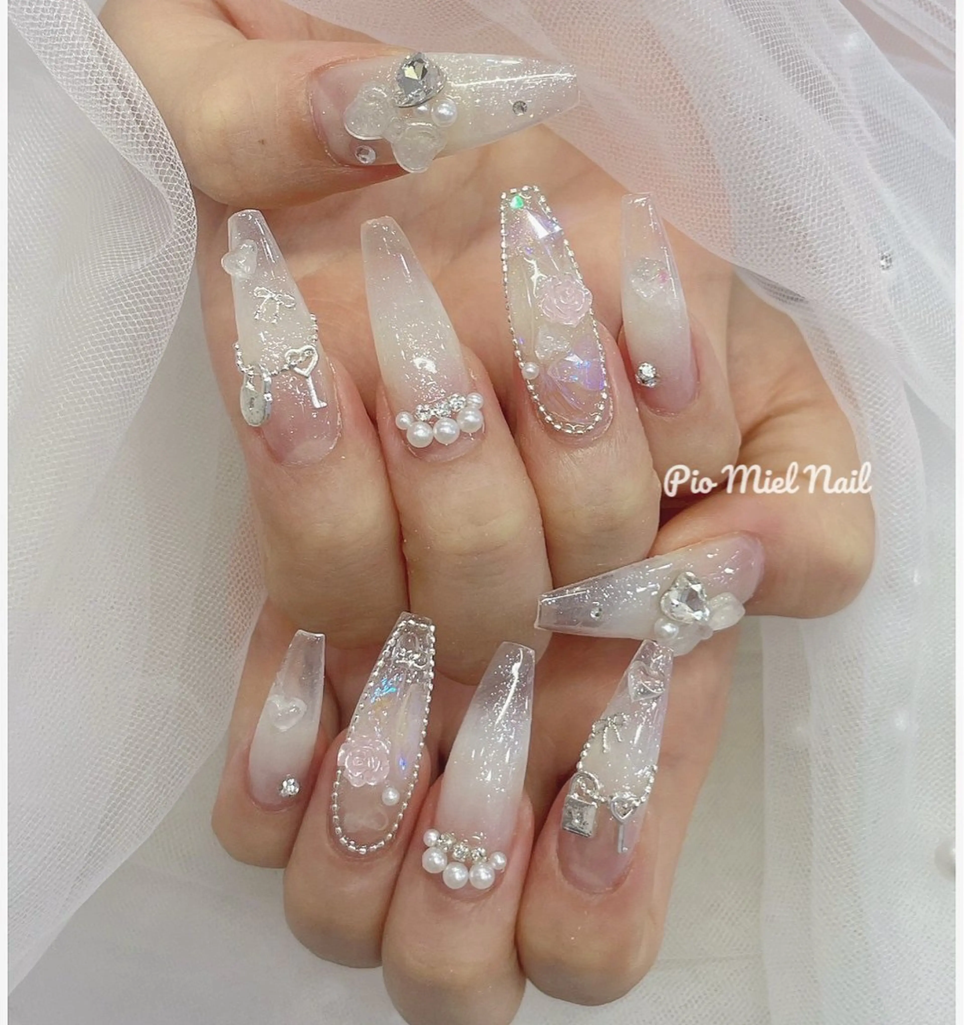 ロング ハンドネイル Pio Mielのネイルデザイン