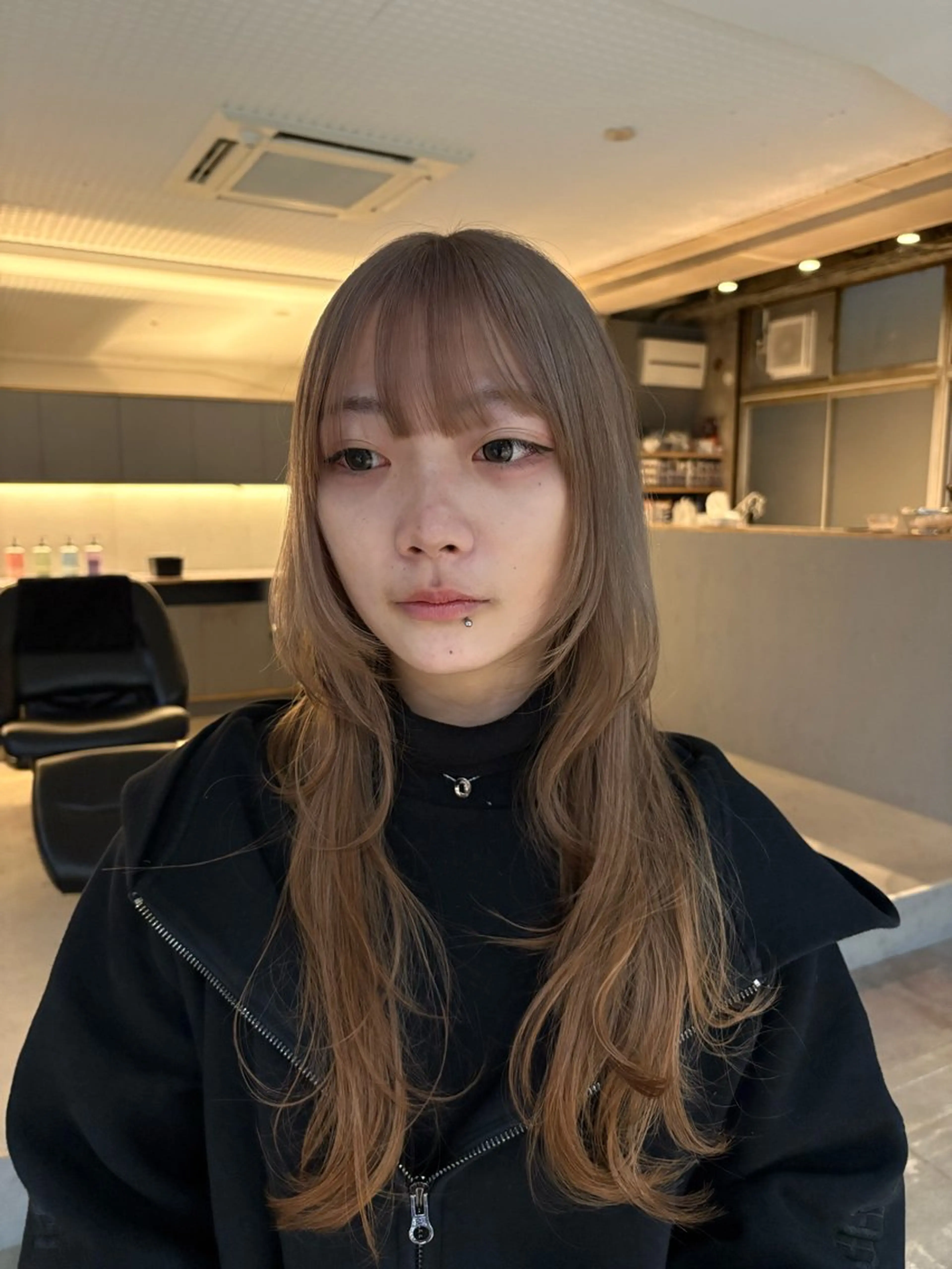 ロング カラー ベージュカラー ブリーチ 透明感カラー ハイトーンカラー ミルクティーベージュ ヘアカラー 玉置 七海のヘアスタイル