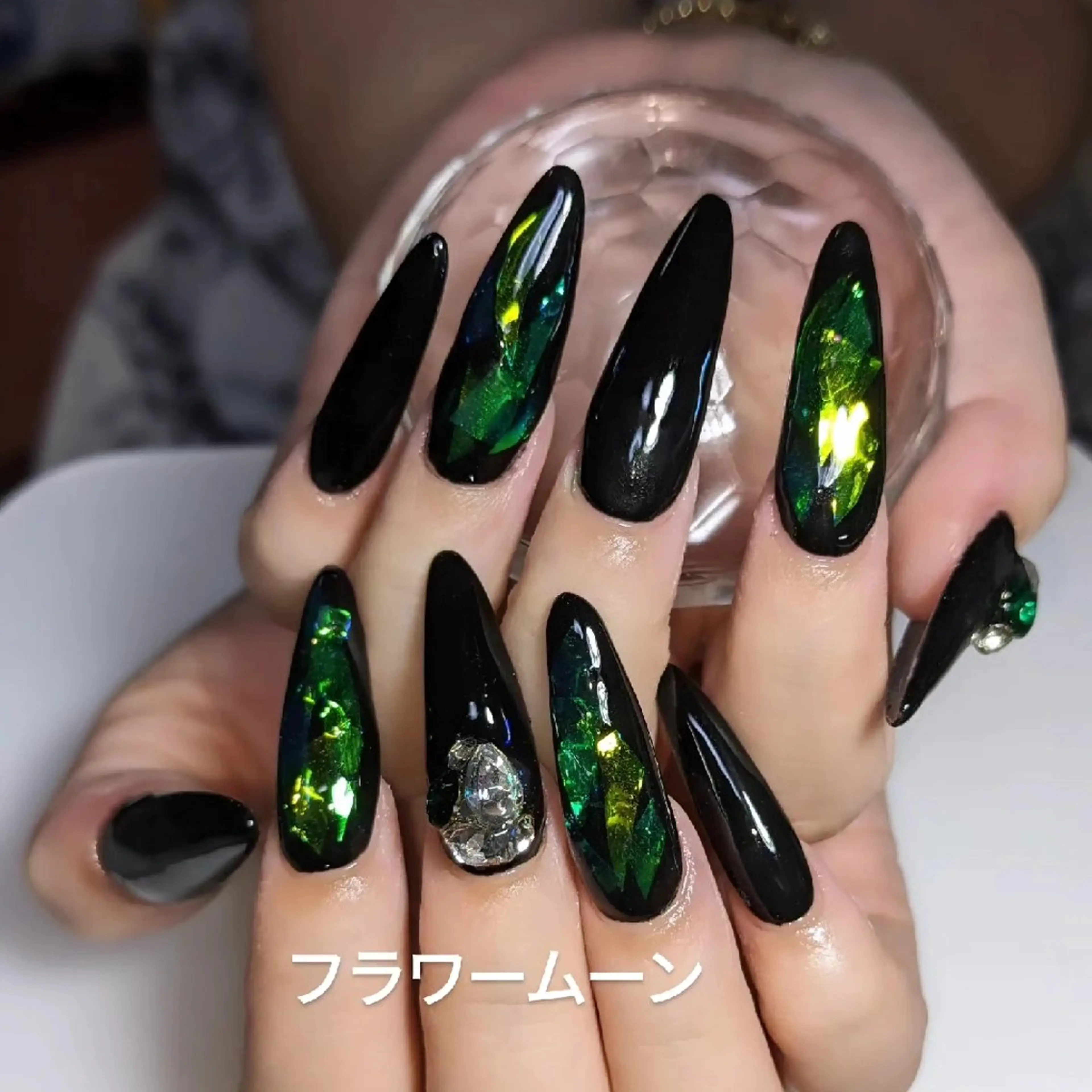 ネイル オーロラネイル ハンドネイル ハンドケア フラワー ムーンのネイルデザイン