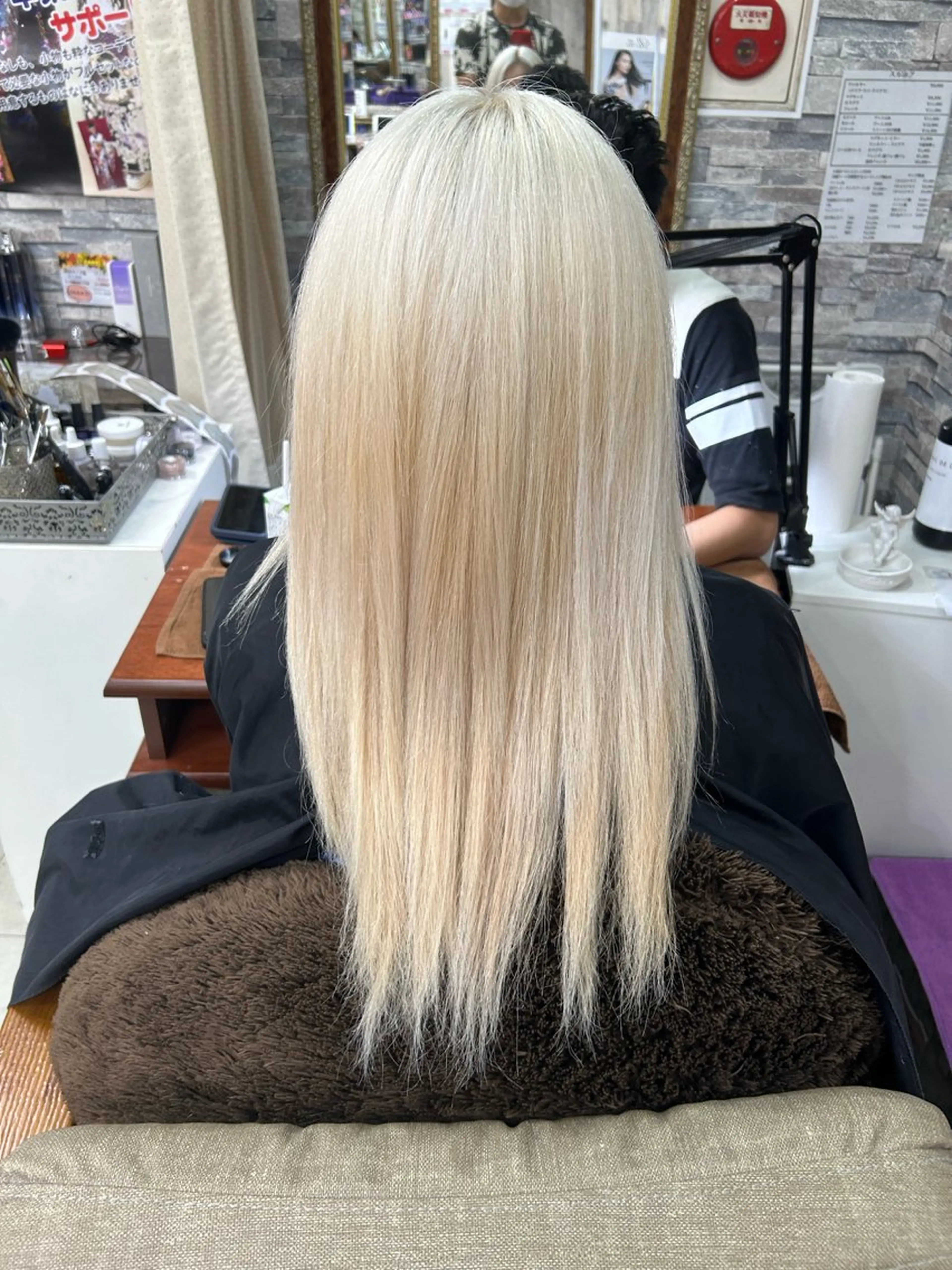 セミロング カラー ハイトーンArphy 安蒜佑太のヘアスタイル