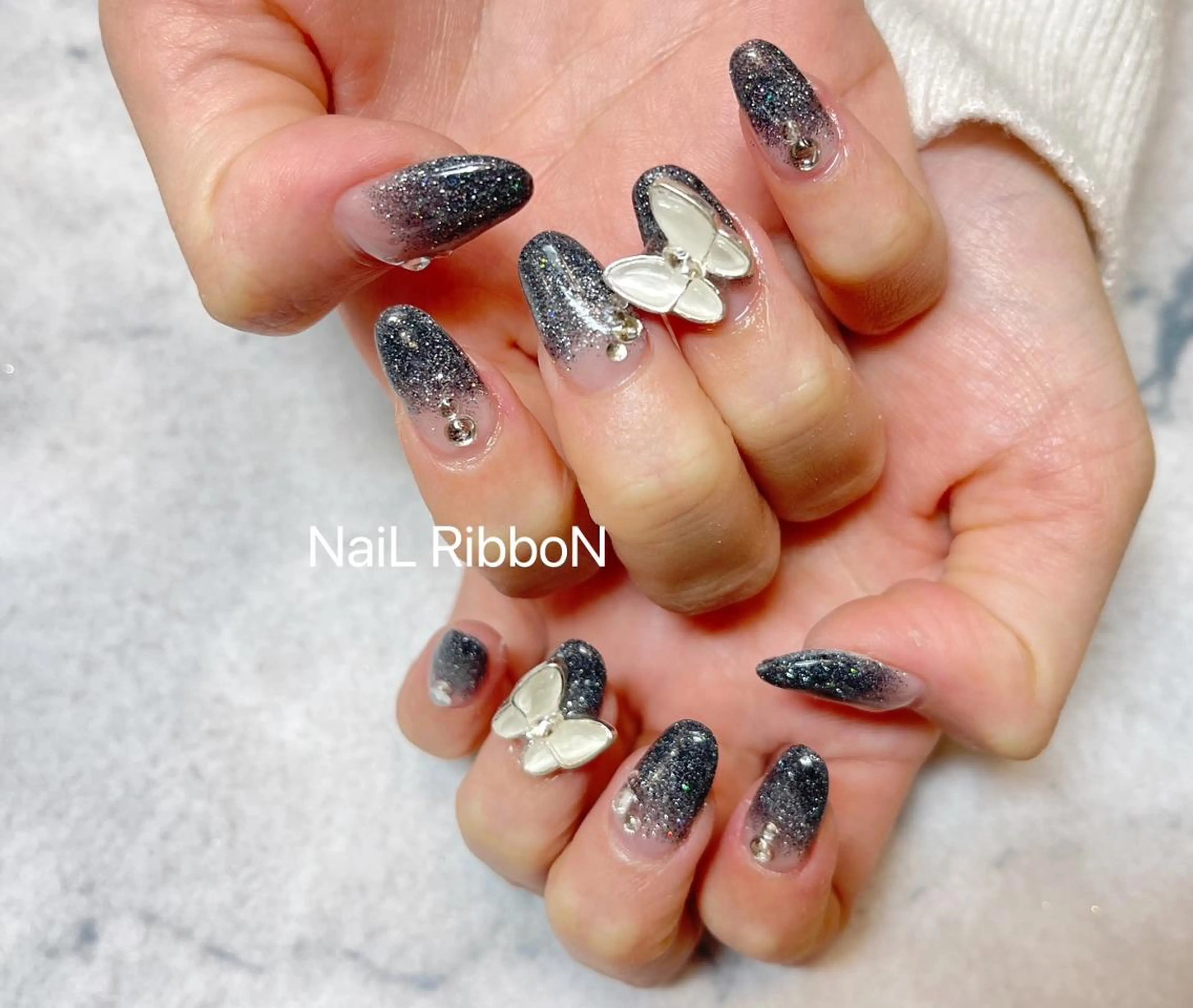 ネイル ネイルリボン 受付スタッフのネイルデザイン