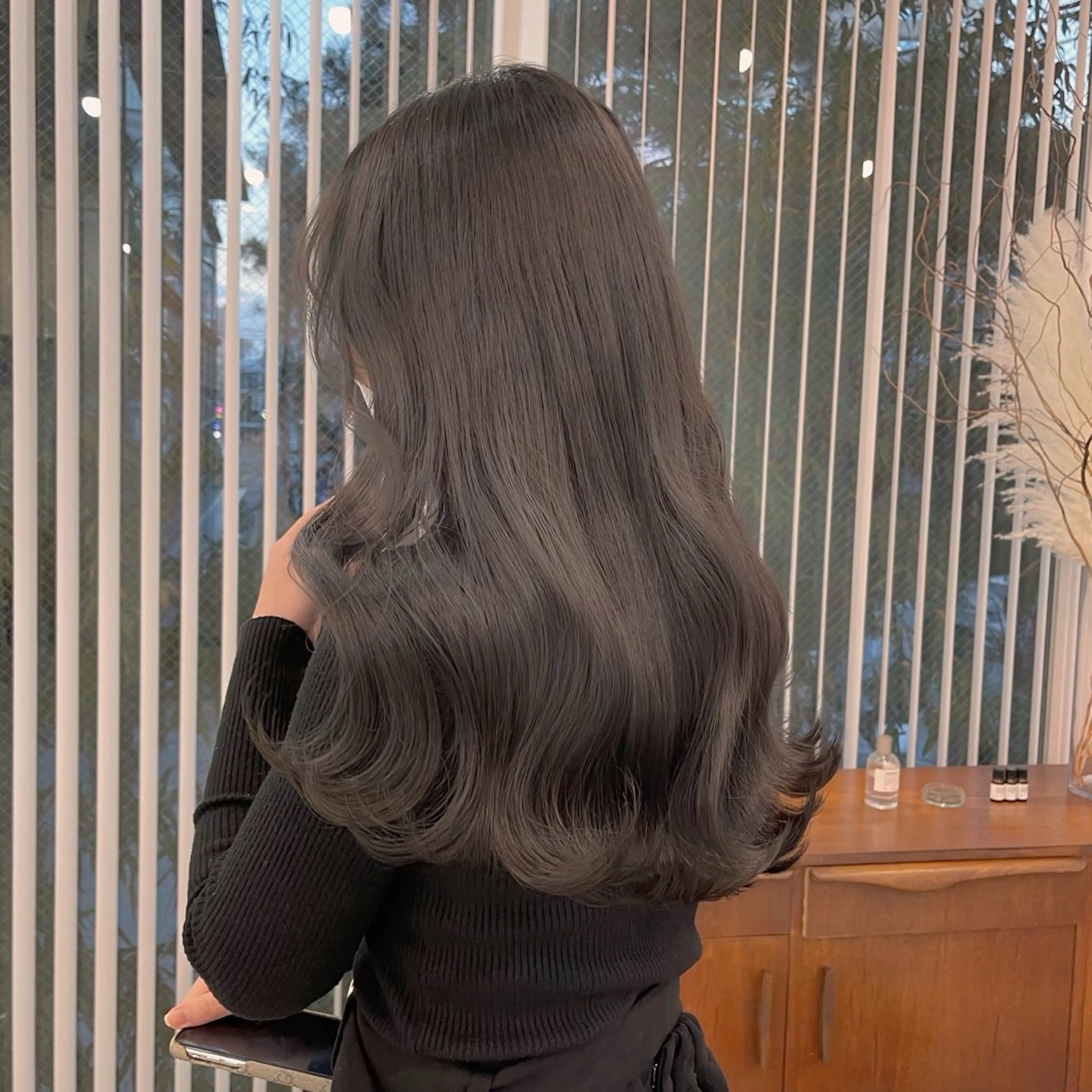 ロング カラー グレージュ ラベンダーカラー カット ヘアカラー トリートメント 高橋大樹/グレージュ 透明感/髪質改善のヘアスタイル