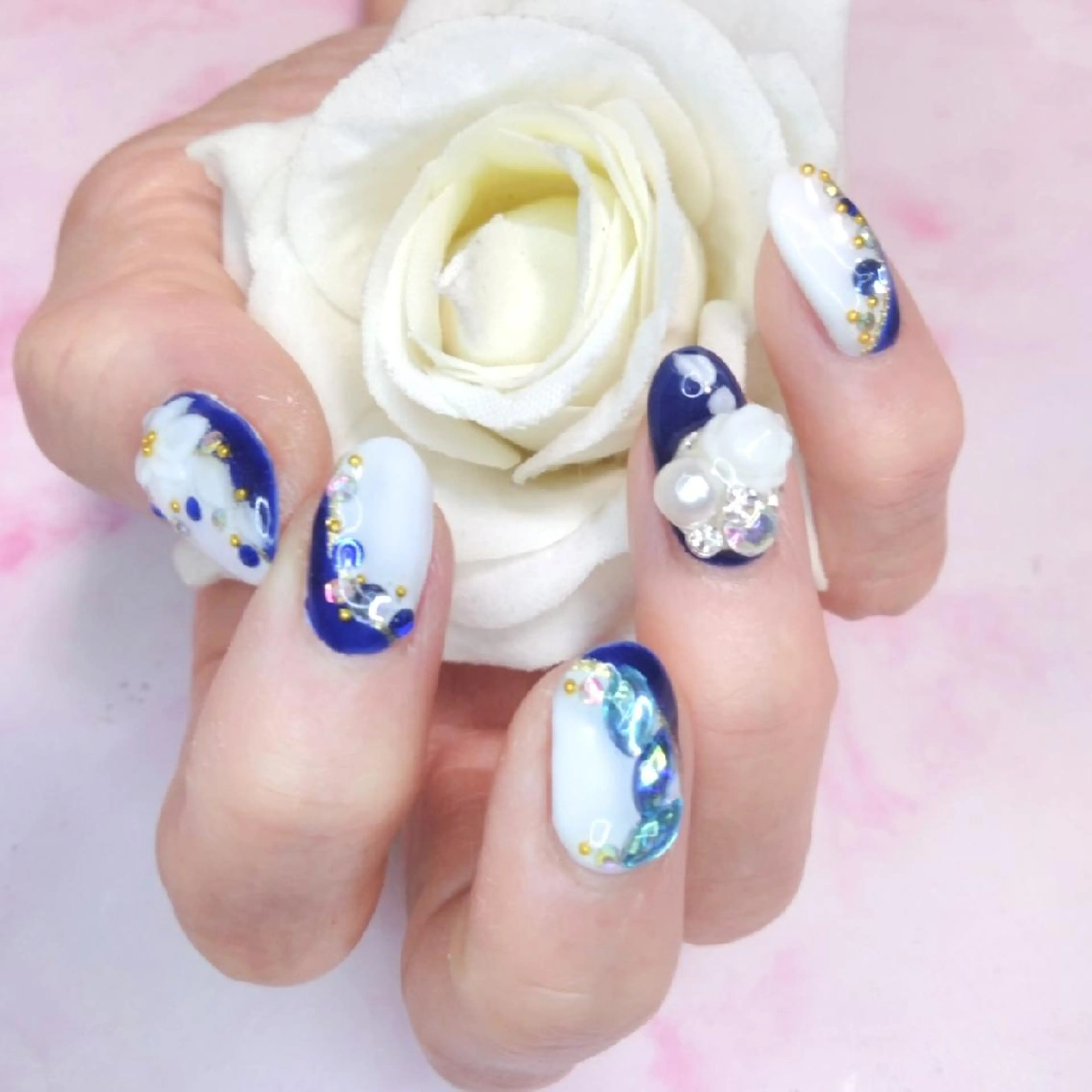 ネイル エステとネイル ローズコンフォートのネイルデザイン