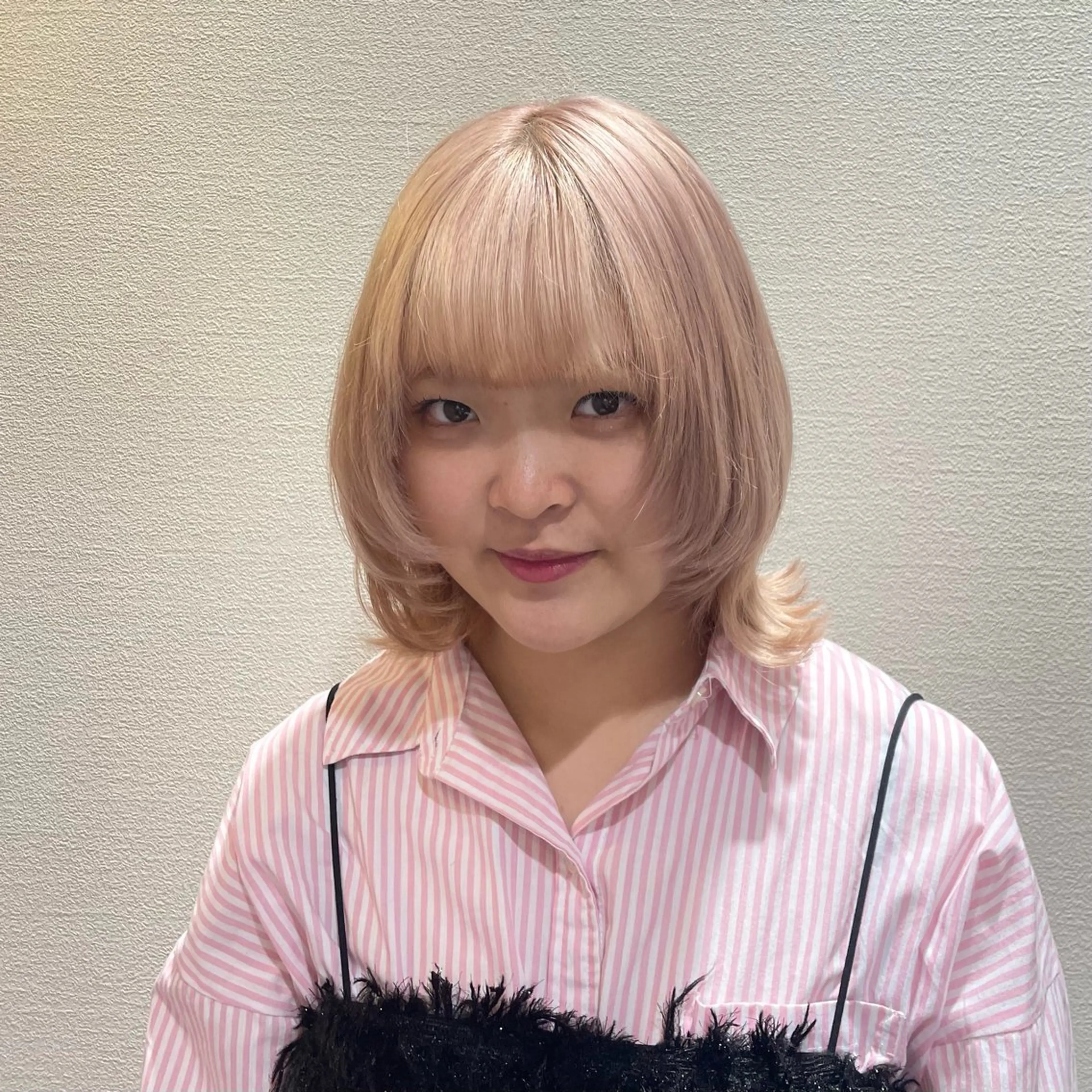 ミディアム カット なつき/ 艶カラー/縮毛矯正のヘアスタイル