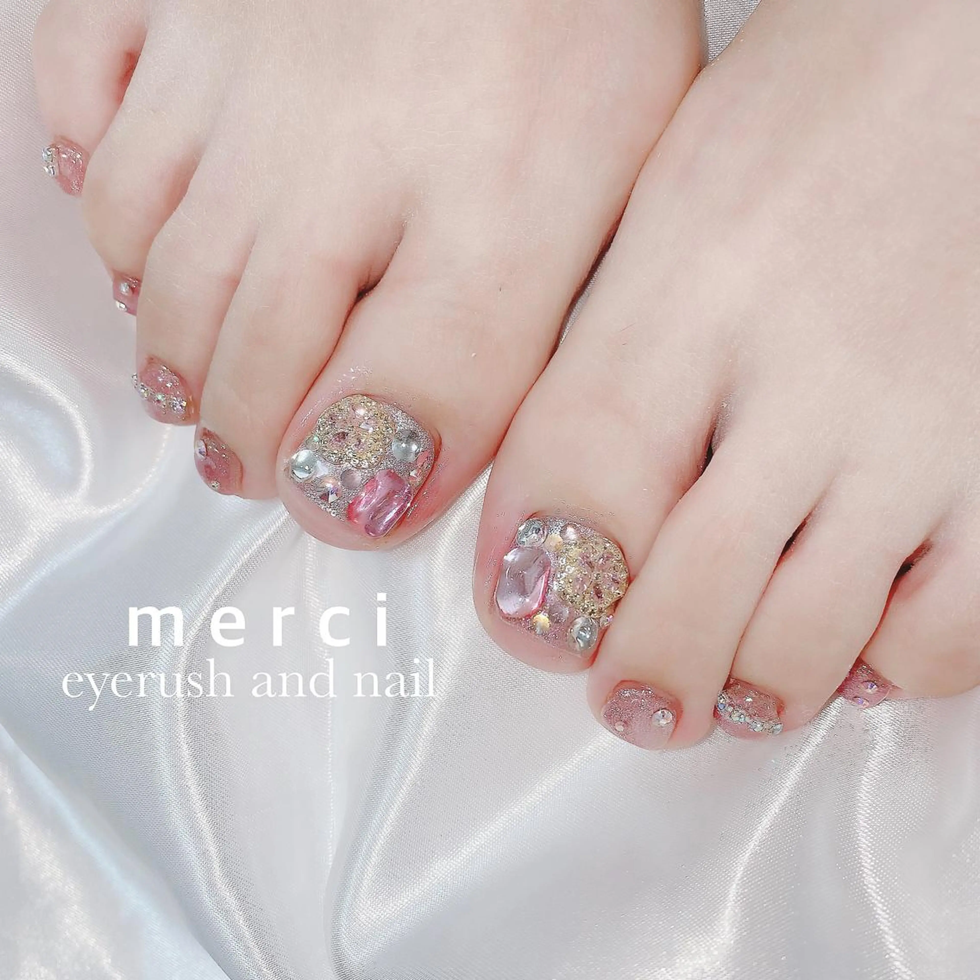 ネイル フラッシュネイル フレンチネイル キラキラネイル 韓国ネイル マグネットネイル フットネイル merci nail所属・merci nailのネイルデザイン