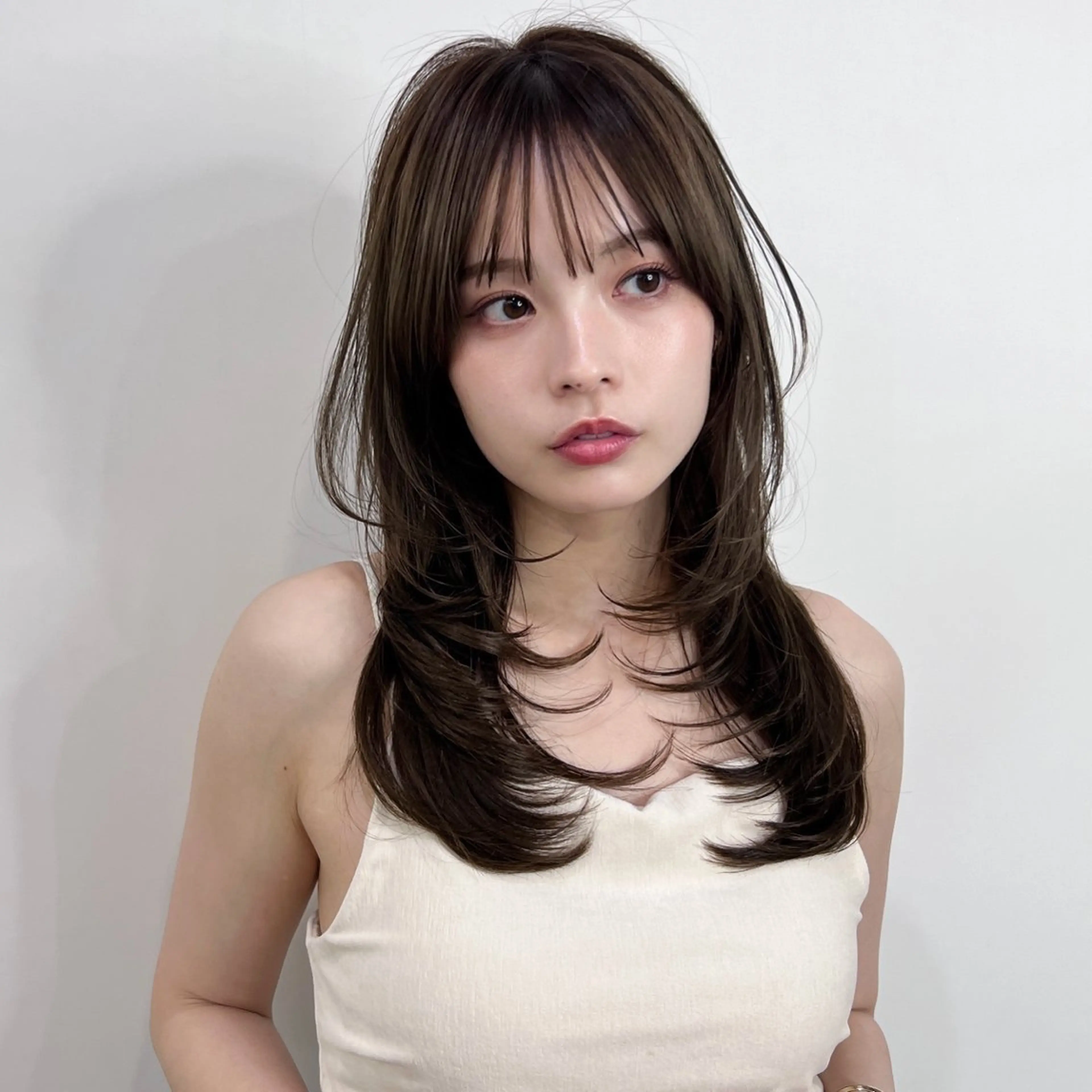 ロング カラー オリーブカラー レイヤーカット カット ヘアカラー トリートメント 武田涼レイヤーカット 髪質改善×縮毛矯正のヘアスタイル