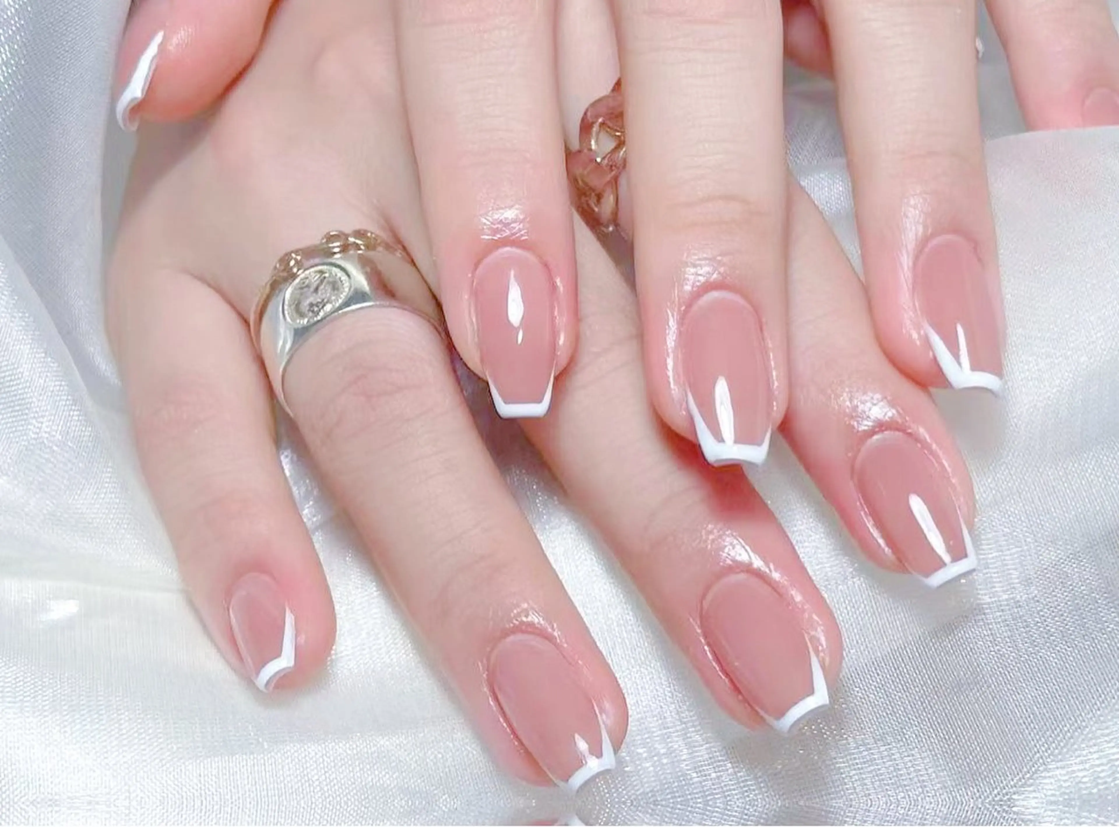 ネイル 長さ出し フレンチネイル グラデーション マグネットネイル マグネットフレンチ リ サのネイルデザイン