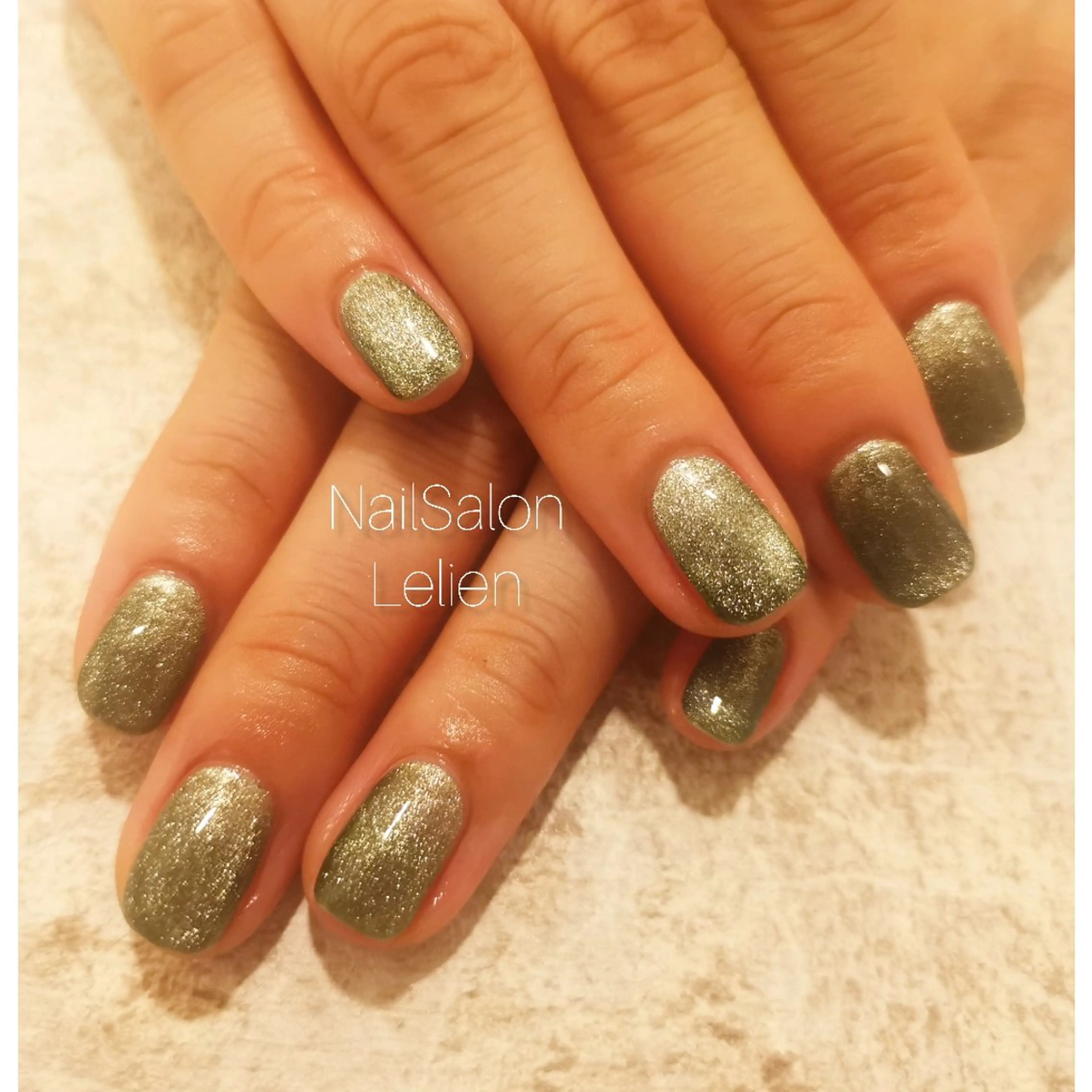 ネイル グリーン マグネットネイル ハンドネイル 人気エリア💖完全個室【ルリエ】所属・ネイルサロン Lelienルリエのネイルデザイン